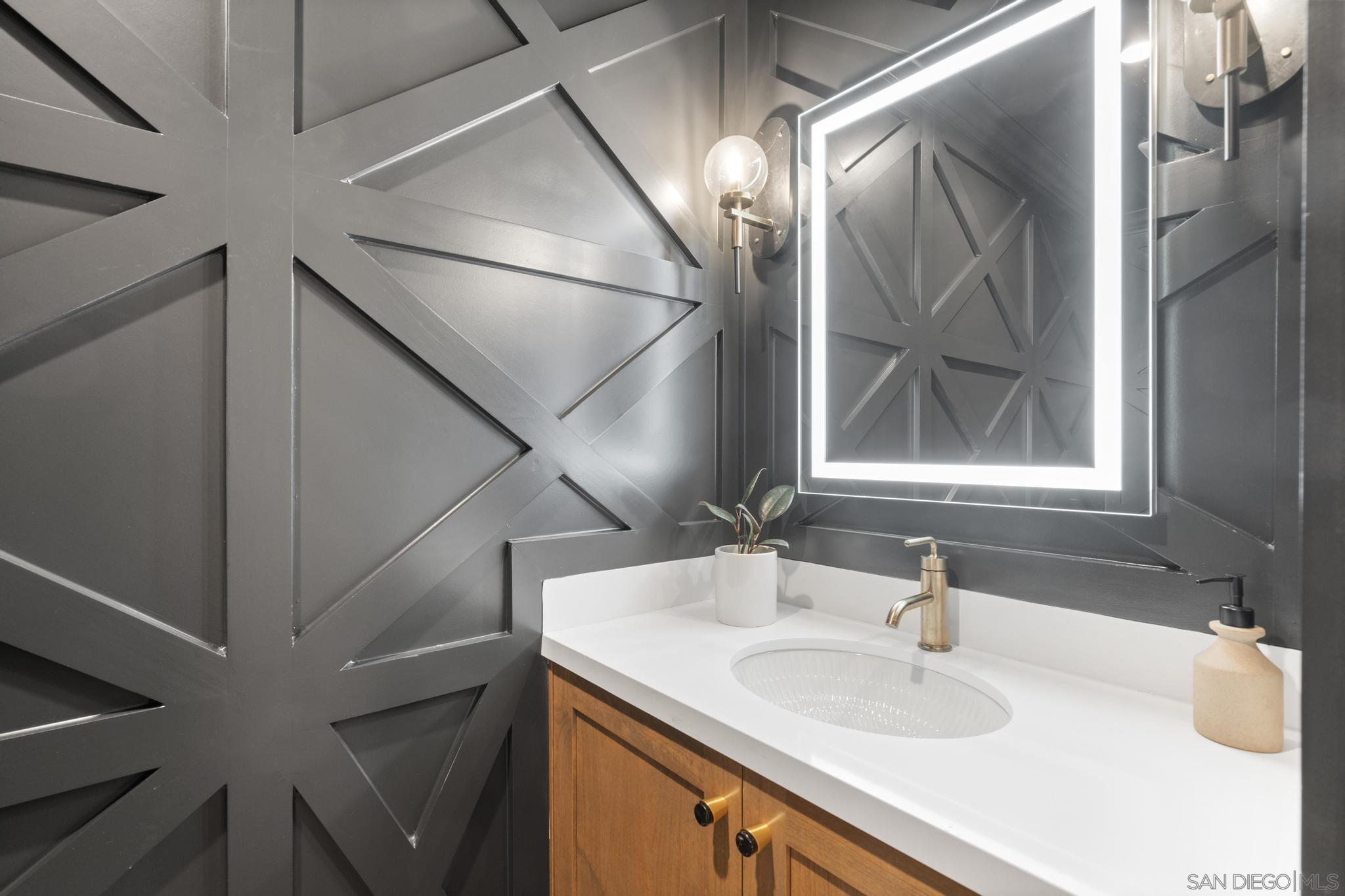 Detail Gallery Image 47 of 70 For 466  Westbourne St, La Jolla,  CA 92037 - 5 Beds | 3/2 Baths