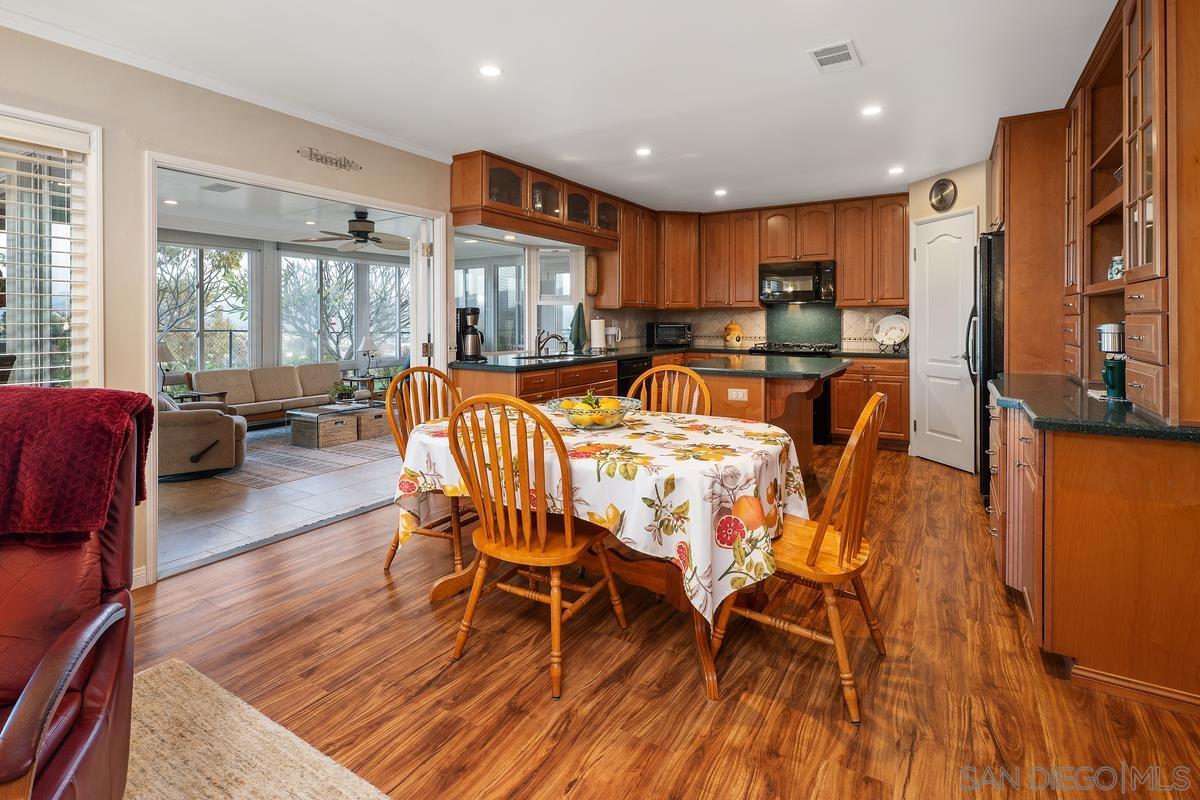 Detail Gallery Image 17 of 49 For 2603 S Barcelona St., Spring Valley,  CA 91977 - 4 Beds | 3 Baths