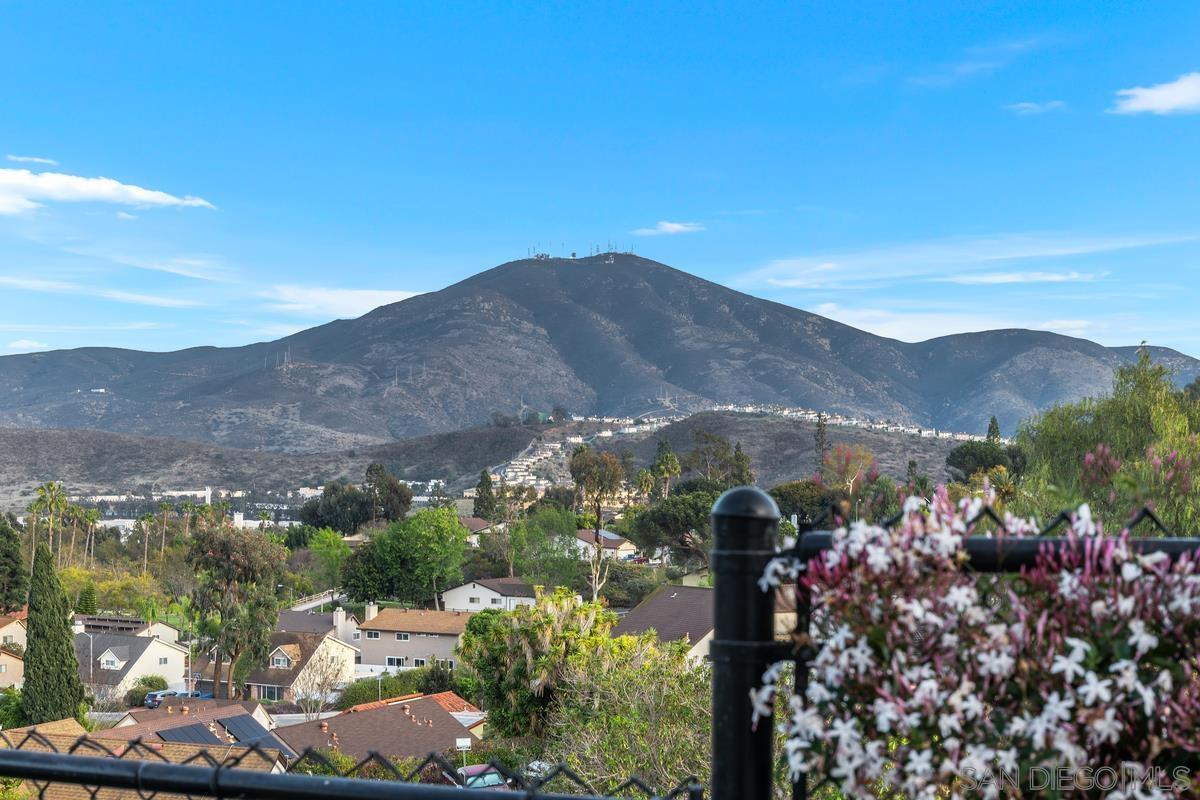 Detail Gallery Image 5 of 49 For 2603 S Barcelona St., Spring Valley,  CA 91977 - 4 Beds | 3 Baths