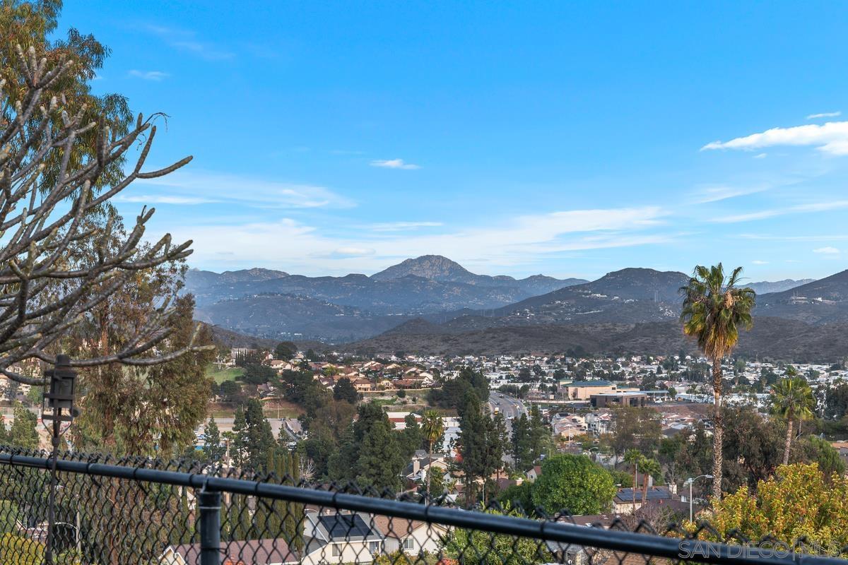 Detail Gallery Image 6 of 49 For 2603 S Barcelona St., Spring Valley,  CA 91977 - 4 Beds | 3 Baths