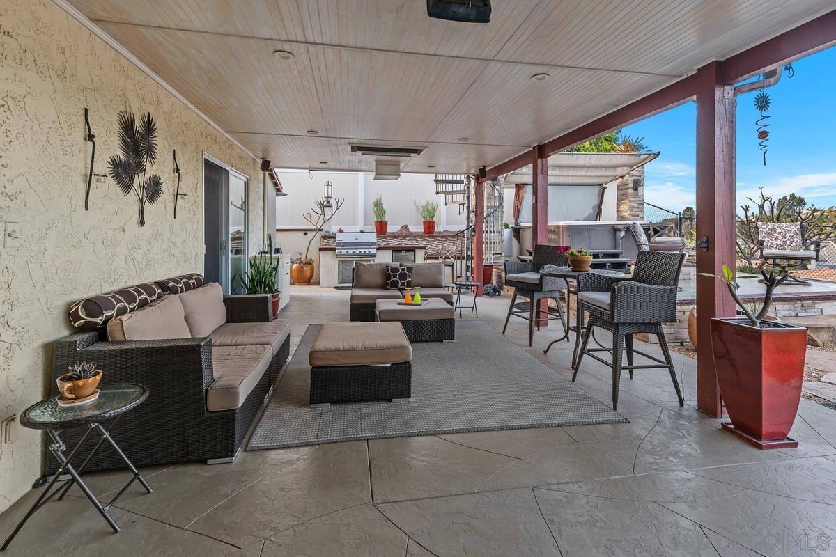 Detail Gallery Image 9 of 49 For 2603 S Barcelona St., Spring Valley,  CA 91977 - 4 Beds | 3 Baths