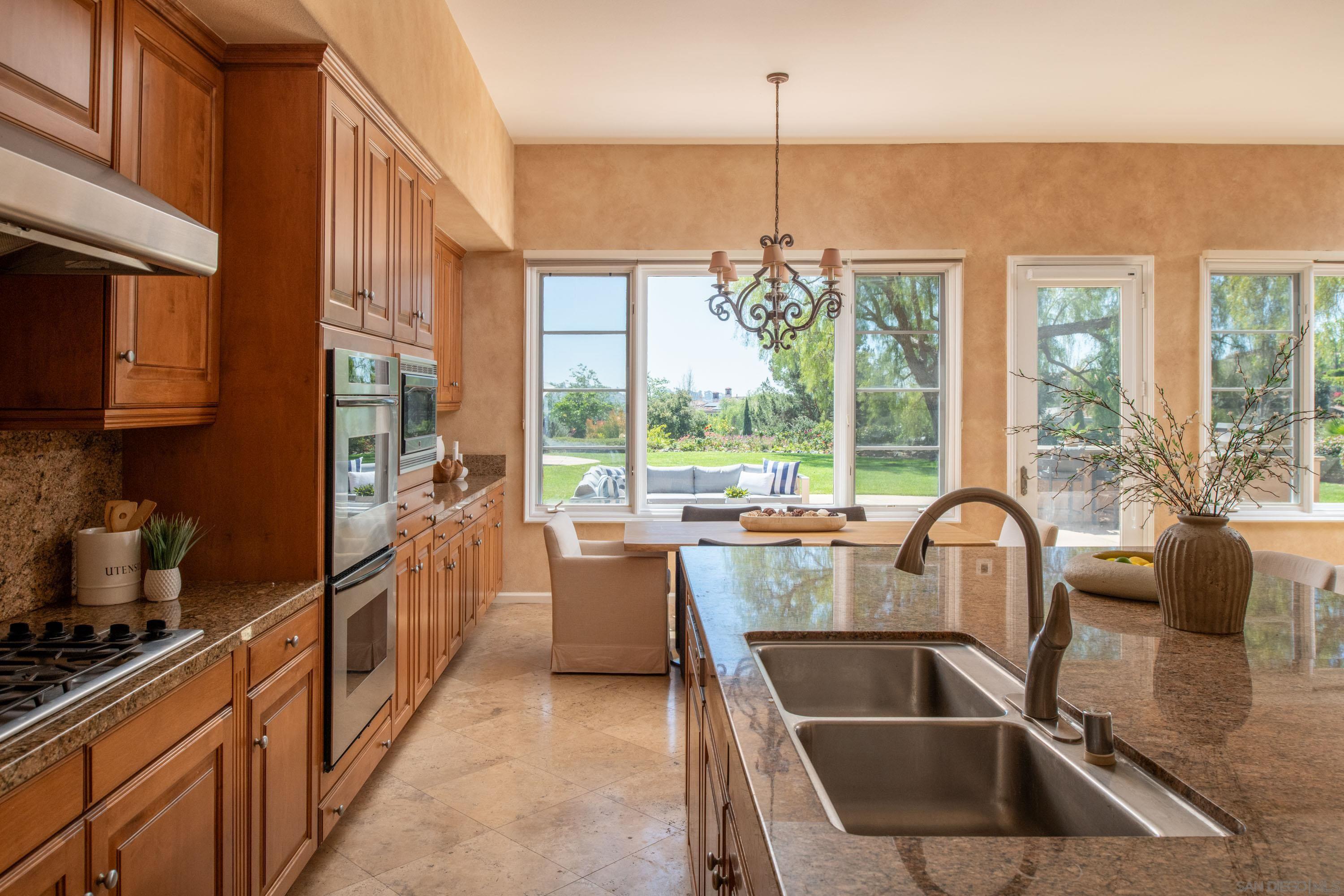 Detail Gallery Image 13 of 30 For 17813  La Amapola, Rancho Santa Fe,  CA 92067 - 5 Beds | 4/1 Baths