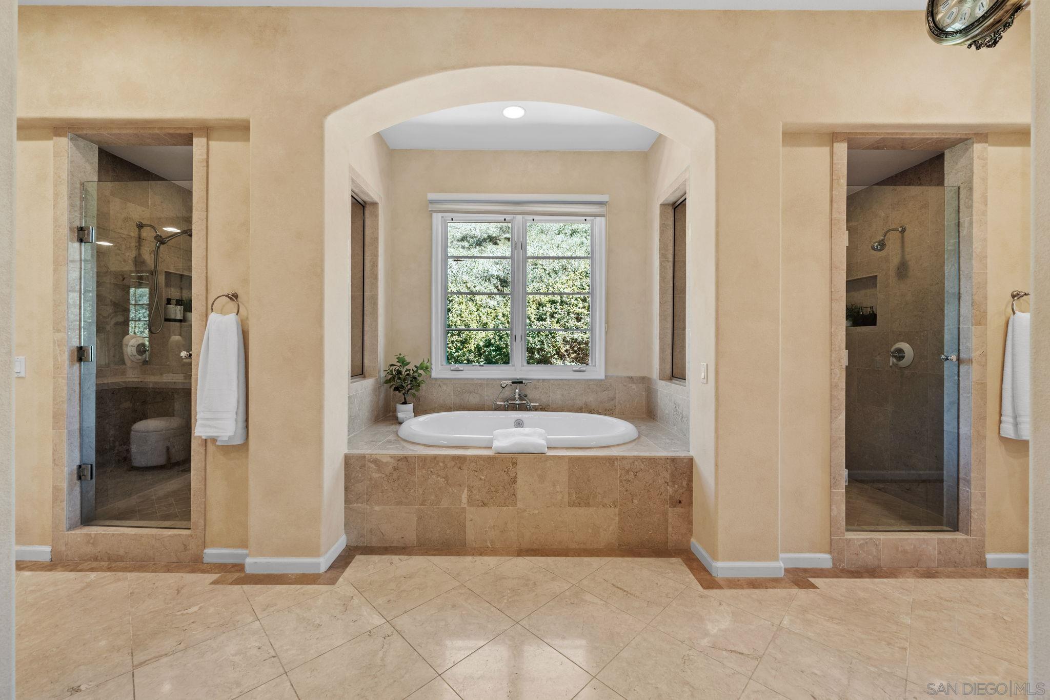 Detail Gallery Image 17 of 30 For 17813  La Amapola, Rancho Santa Fe,  CA 92067 - 5 Beds | 4/1 Baths