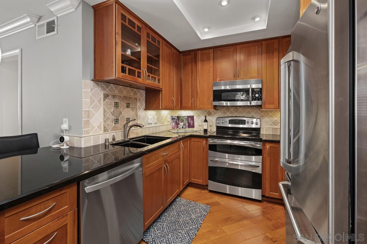 Detail Gallery Image 11 of 44 For 750  State Street  #402,  San Diego,  CA 92101 - 3 Beds | 2 Baths