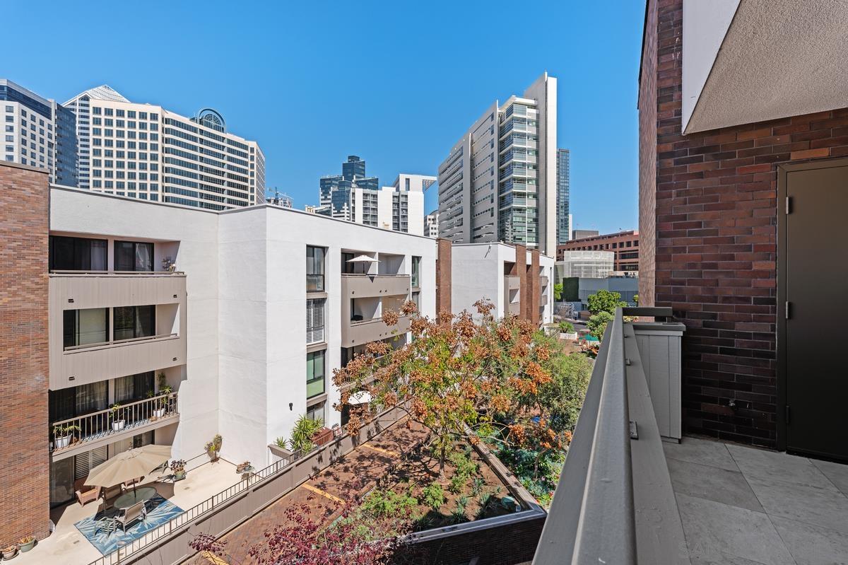 Detail Gallery Image 26 of 44 For 750  State Street  #402,  San Diego,  CA 92101 - 3 Beds | 2 Baths