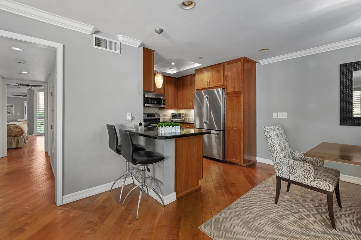 Detail Gallery Image 10 of 44 For 750  State Street  #402,  San Diego,  CA 92101 - 3 Beds | 2 Baths