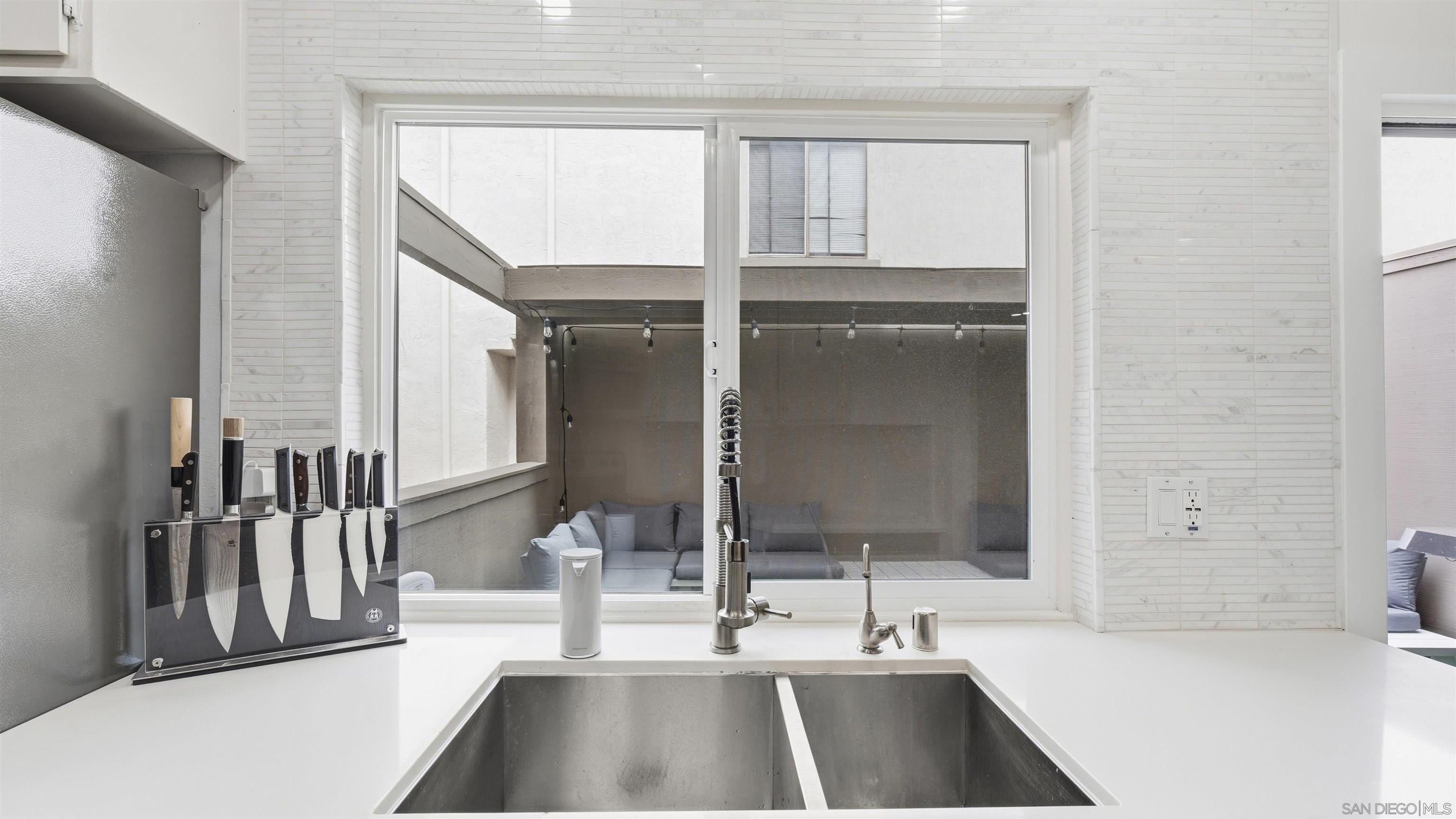 Detail Gallery Image 13 of 43 For 8490  via Sonoma  #10,  La Jolla,  CA 92037 - 2 Beds | 2/1 Baths