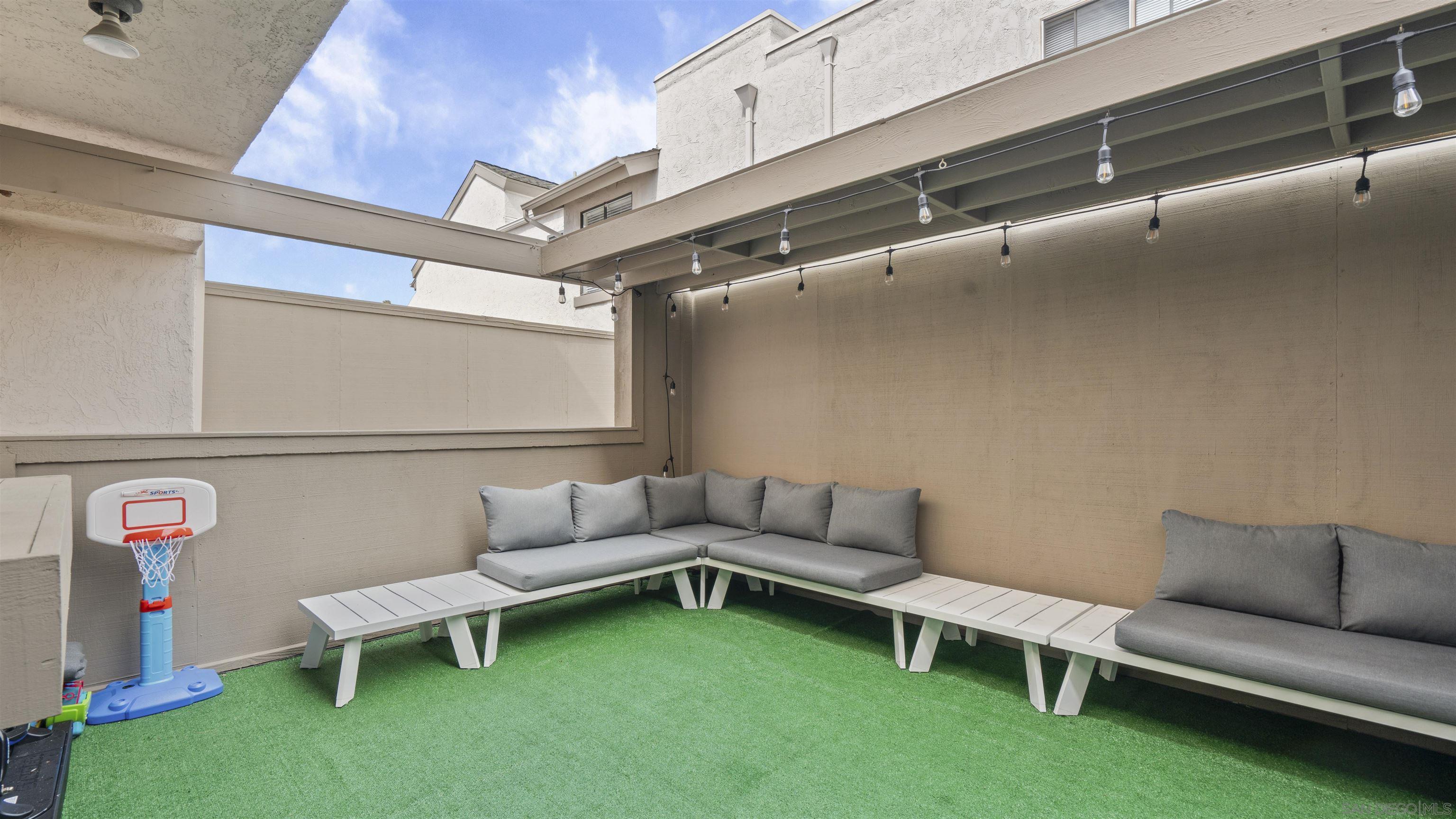 Detail Gallery Image 15 of 43 For 8490  via Sonoma  #10,  La Jolla,  CA 92037 - 2 Beds | 2/1 Baths