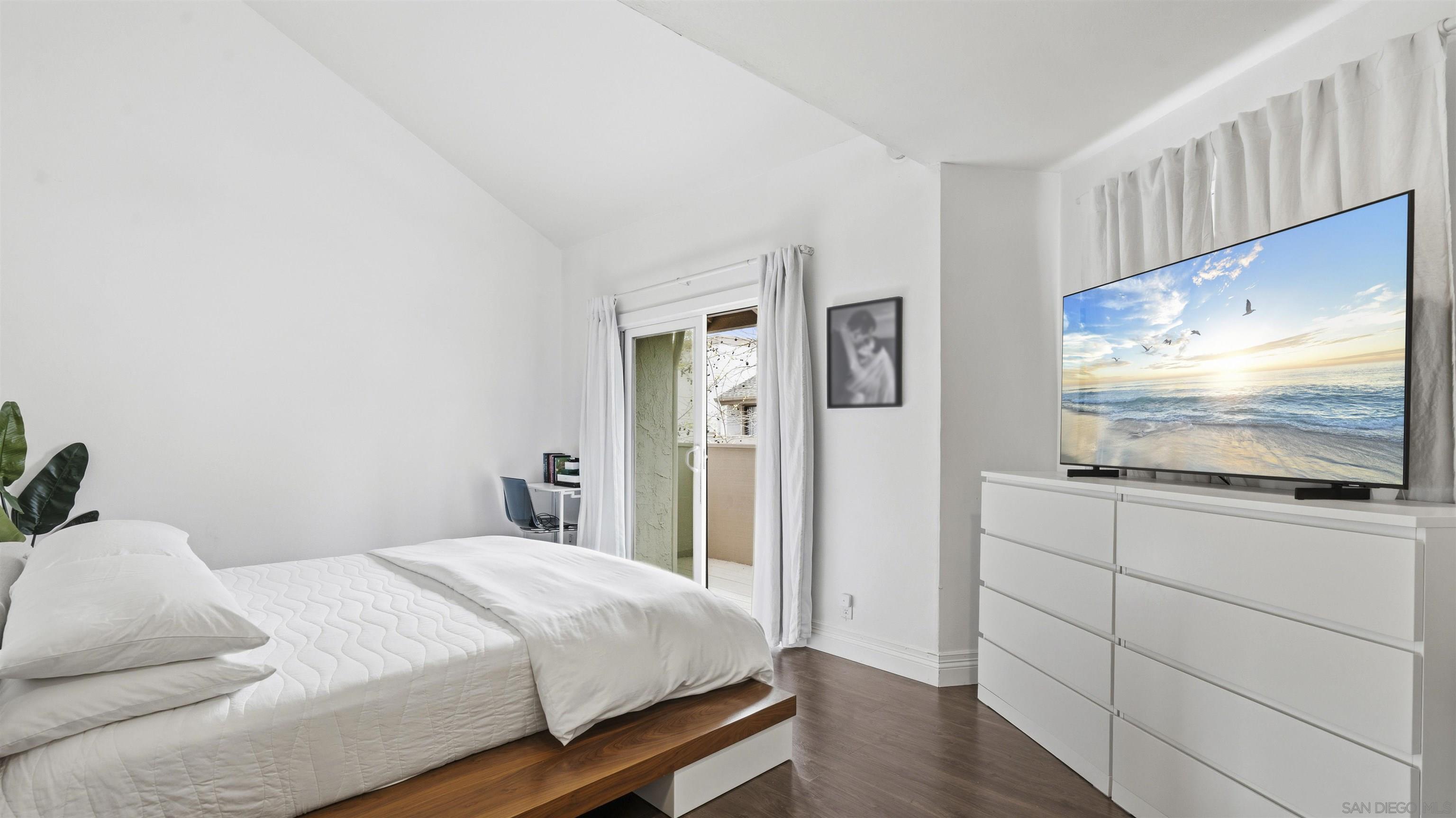 Detail Gallery Image 20 of 43 For 8490  via Sonoma  #10,  La Jolla,  CA 92037 - 2 Beds | 2/1 Baths