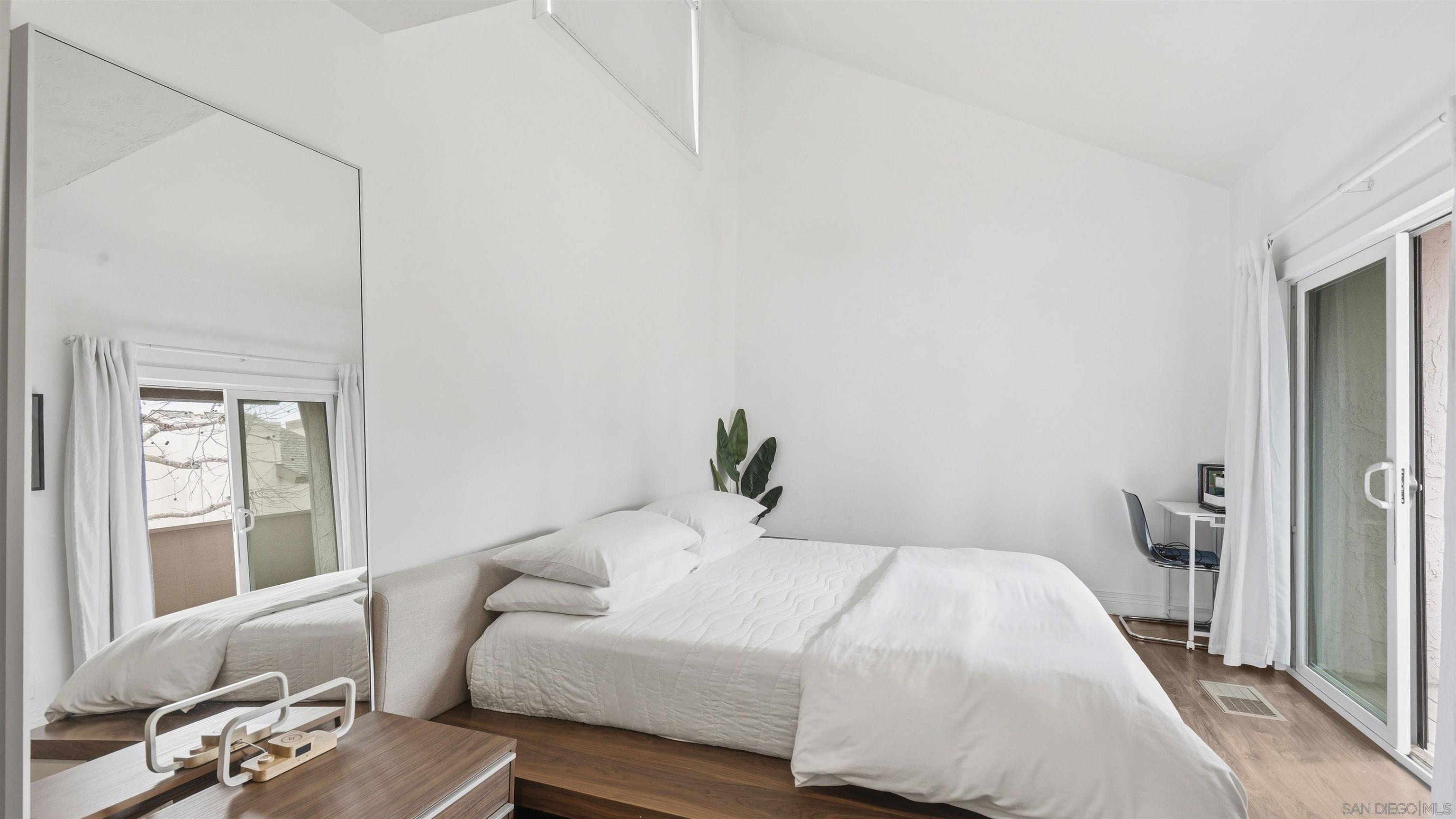 Detail Gallery Image 21 of 43 For 8490  via Sonoma  #10,  La Jolla,  CA 92037 - 2 Beds | 2/1 Baths