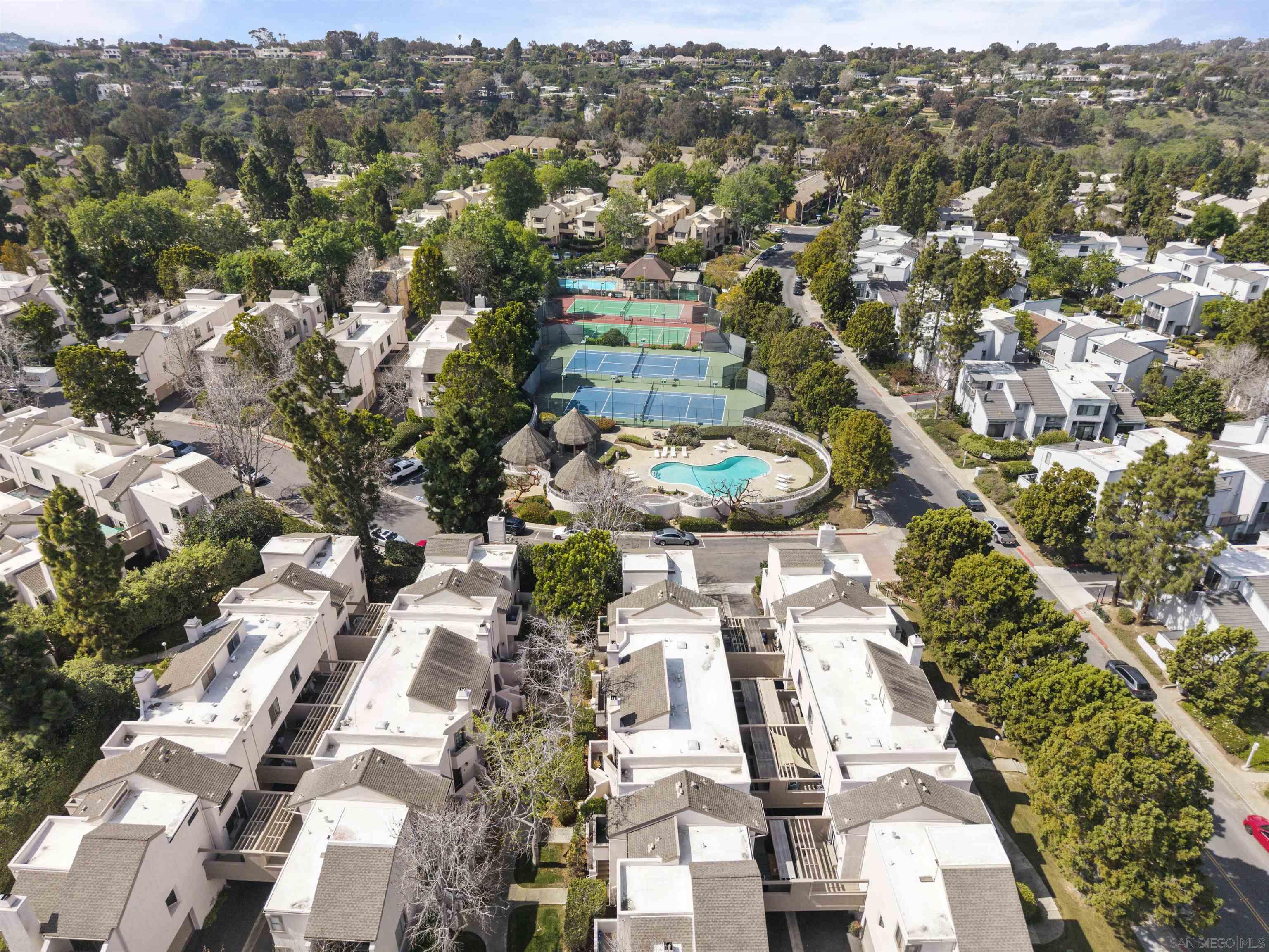 Detail Gallery Image 34 of 43 For 8490  via Sonoma  #10,  La Jolla,  CA 92037 - 2 Beds | 2/1 Baths