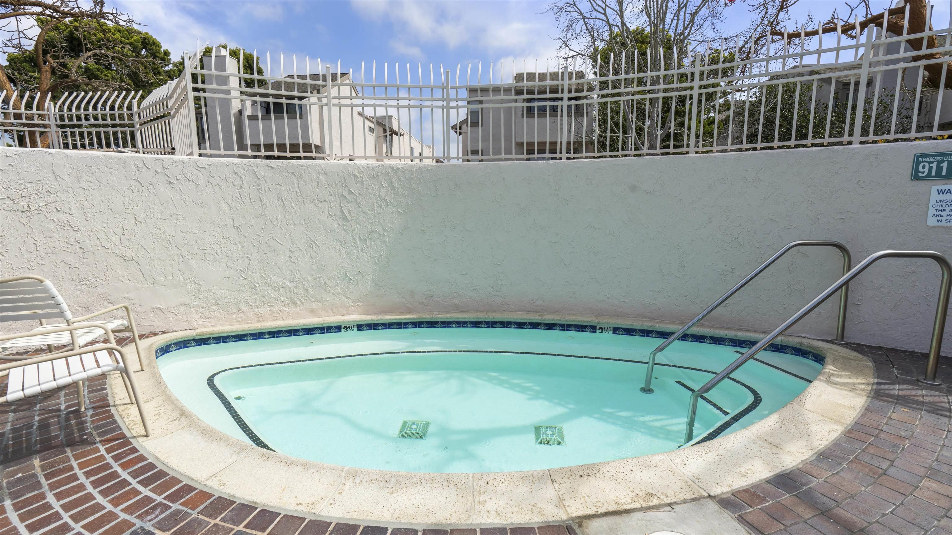 Detail Gallery Image 36 of 43 For 8490  via Sonoma  #10,  La Jolla,  CA 92037 - 2 Beds | 2/1 Baths