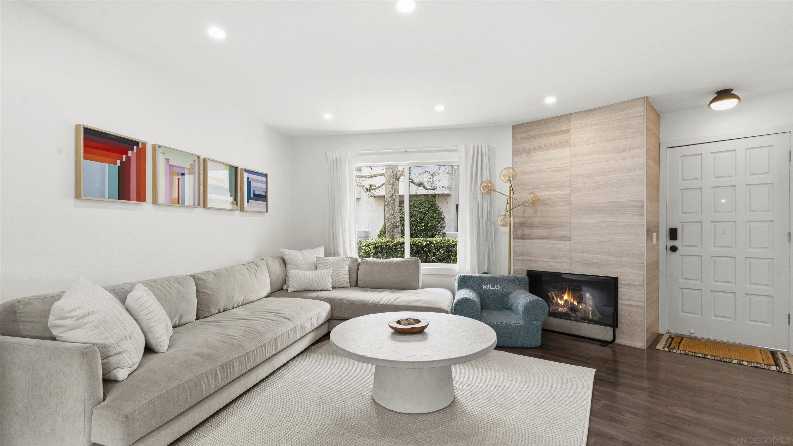 Detail Gallery Image 6 of 43 For 8490  via Sonoma  #10,  La Jolla,  CA 92037 - 2 Beds | 2/1 Baths