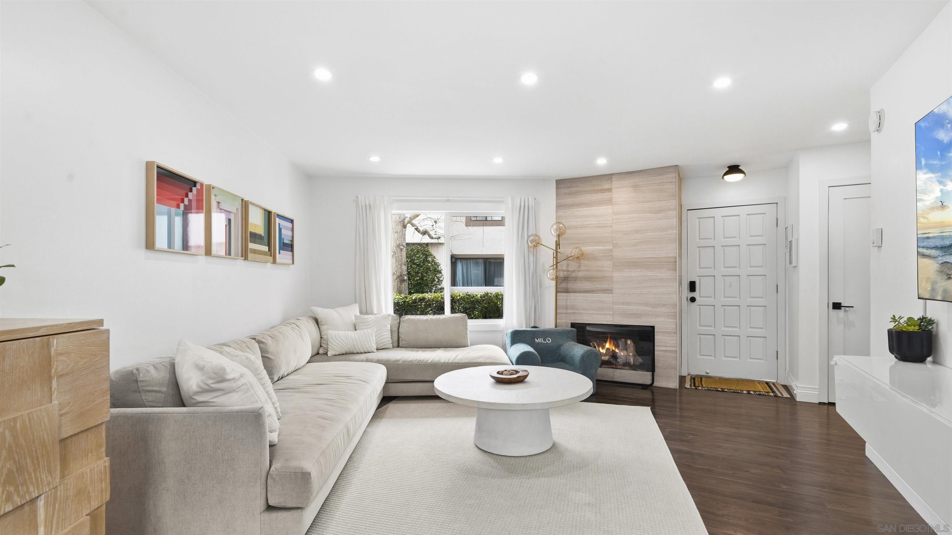 Detail Gallery Image 7 of 43 For 8490  via Sonoma  #10,  La Jolla,  CA 92037 - 2 Beds | 2/1 Baths