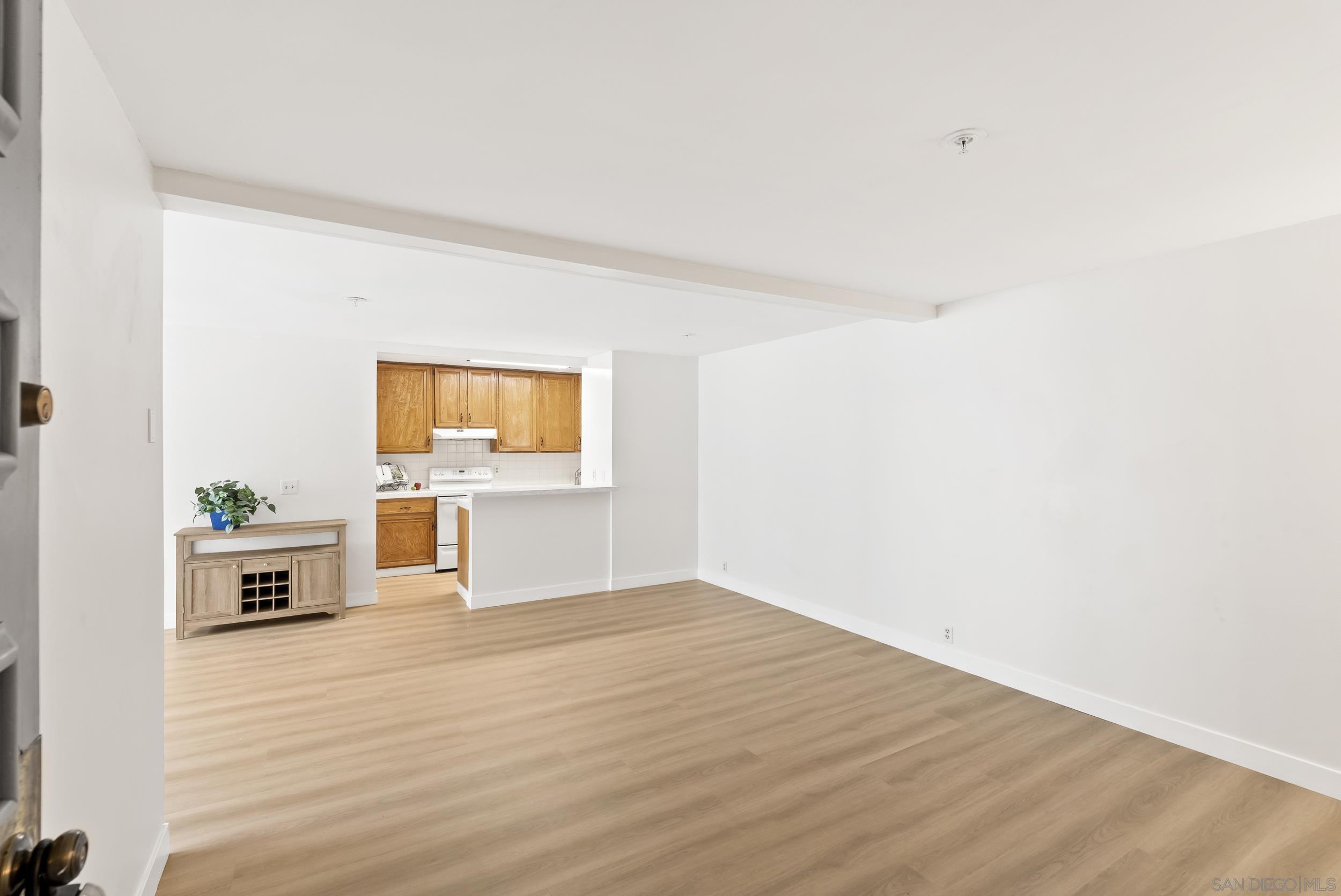 Detail Gallery Image 5 of 33 For 727  Sapphire St  #301,  San Diego,  CA 92109 - 2 Beds | 2 Baths