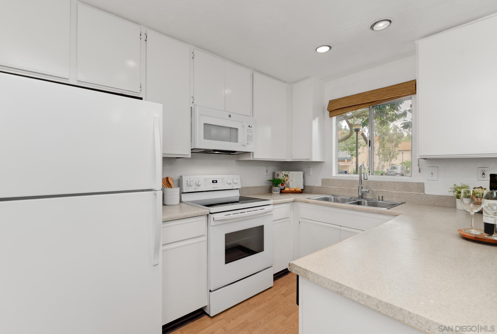 Detail Gallery Image 11 of 32 For 11325  Avenida De Los Lobos  a,  San Diego,  CA 92127 - 1 Beds | 1 Baths