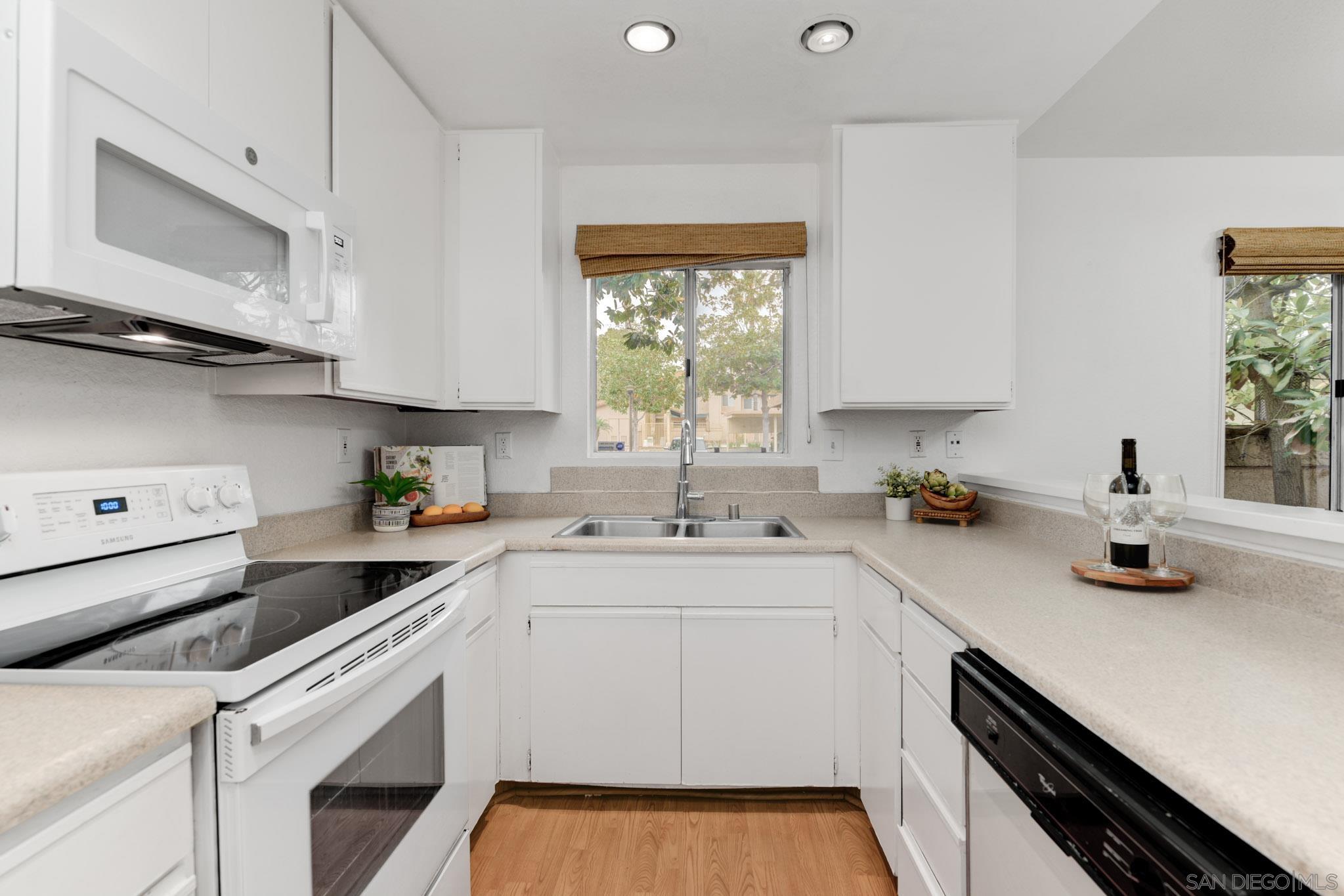 Detail Gallery Image 12 of 32 For 11325  Avenida De Los Lobos  a,  San Diego,  CA 92127 - 1 Beds | 1 Baths