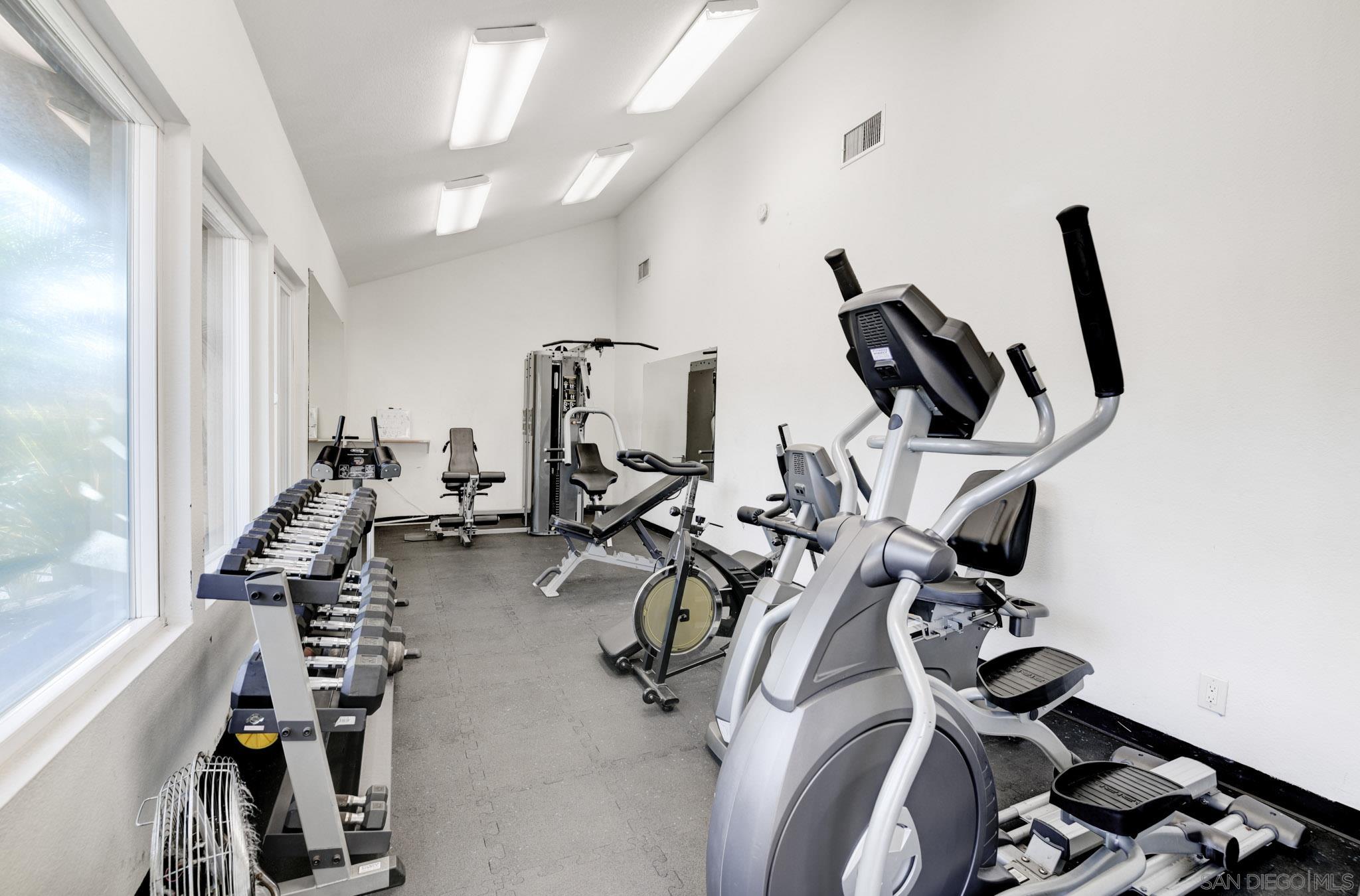 Detail Gallery Image 30 of 32 For 11325  Avenida De Los Lobos  a,  San Diego,  CA 92127 - 1 Beds | 1 Baths