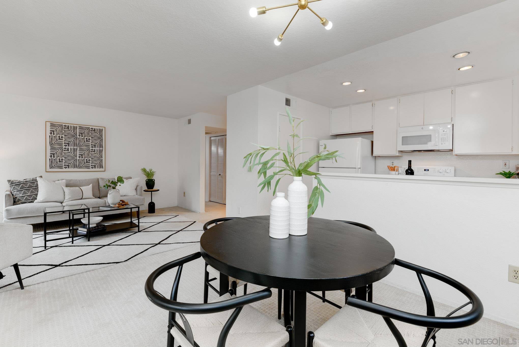 Detail Gallery Image 10 of 32 For 11325  Avenida De Los Lobos  a,  San Diego,  CA 92127 - 1 Beds | 1 Baths