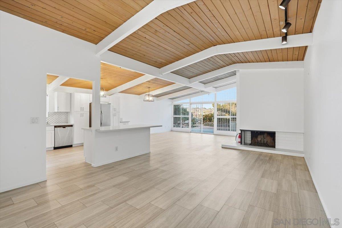 Detail Gallery Image 11 of 40 For 4985  Pacifica, San Diego,  CA 92109 - 4 Beds | 2 Baths