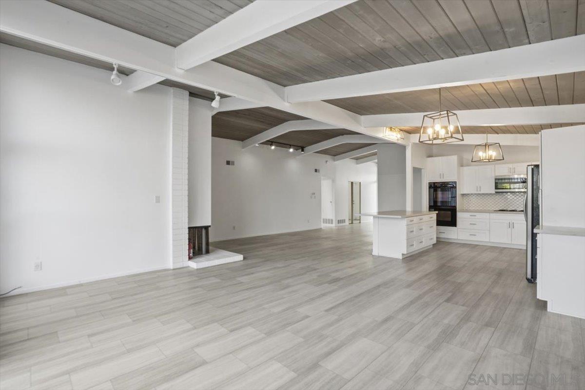 Detail Gallery Image 12 of 40 For 4985  Pacifica, San Diego,  CA 92109 - 4 Beds | 2 Baths