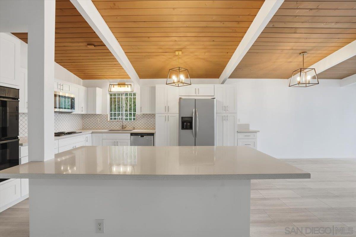 Detail Gallery Image 13 of 40 For 4985  Pacifica, San Diego,  CA 92109 - 4 Beds | 2 Baths