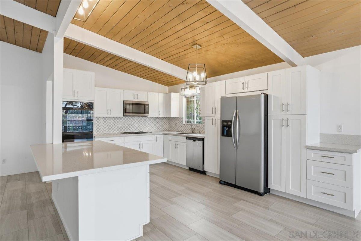 Detail Gallery Image 14 of 40 For 4985  Pacifica, San Diego,  CA 92109 - 4 Beds | 2 Baths