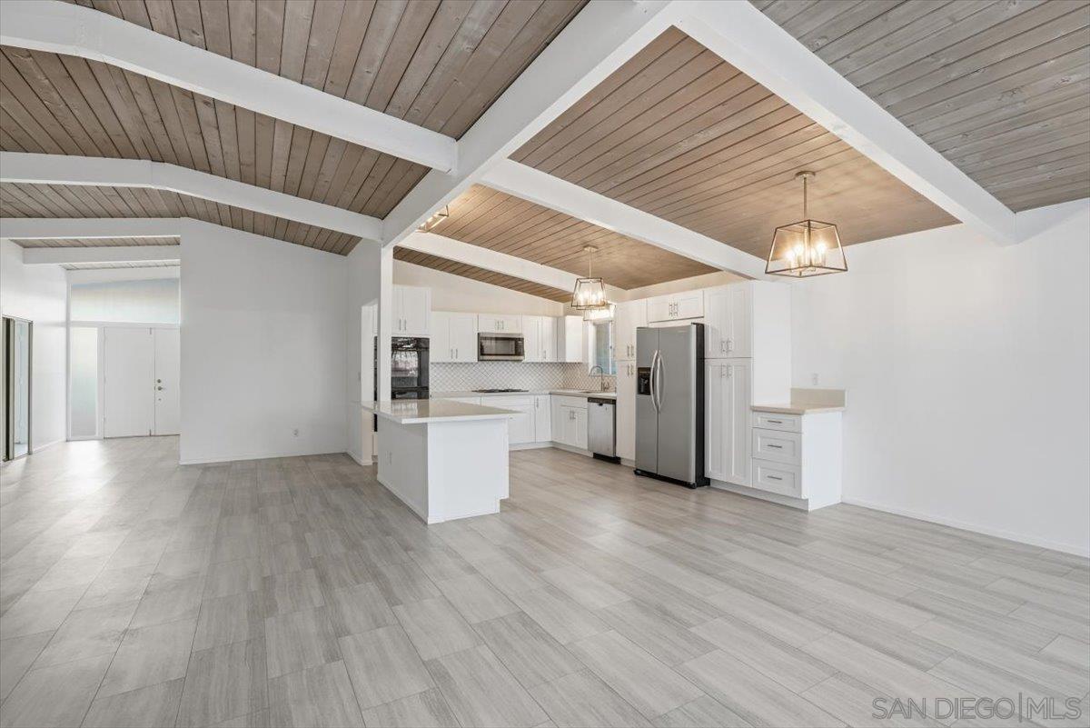 Detail Gallery Image 15 of 40 For 4985  Pacifica, San Diego,  CA 92109 - 4 Beds | 2 Baths