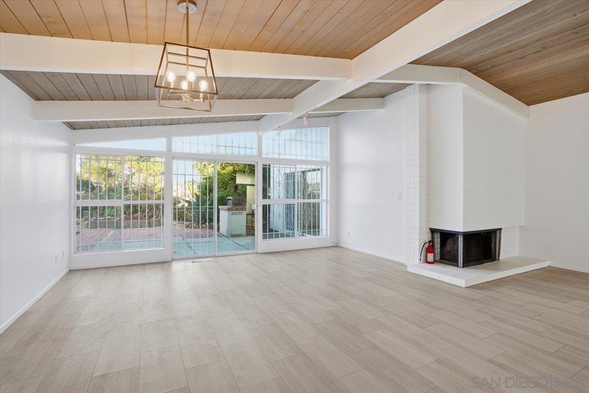 Detail Gallery Image 9 of 40 For 4985  Pacifica, San Diego,  CA 92109 - 4 Beds | 2 Baths