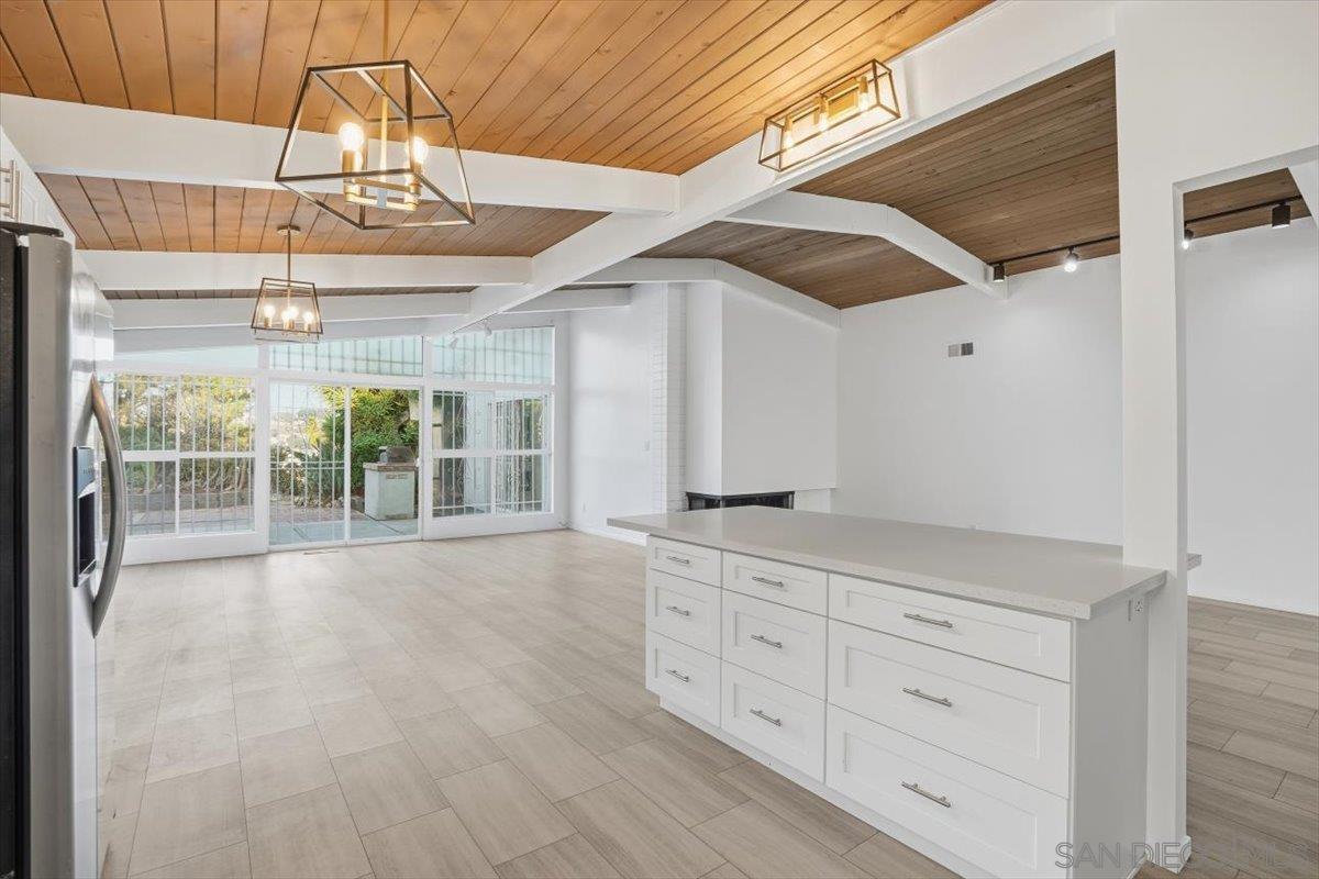 Detail Gallery Image 10 of 40 For 4985  Pacifica, San Diego,  CA 92109 - 4 Beds | 2 Baths