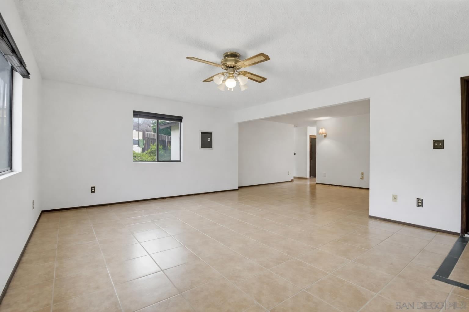 Detail Gallery Image 6 of 27 For 7705  Hunthaven Rd, San Diego,  CA 92114 - 2 Beds | 1 Baths