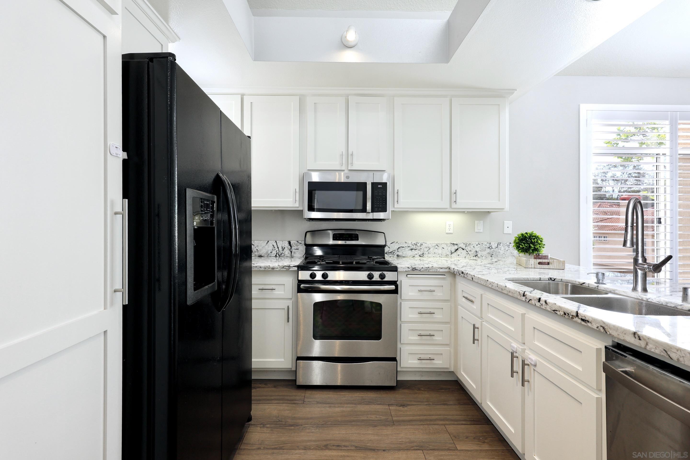 Detail Gallery Image 11 of 41 For 3140  Castelar Court  #202,  Corona,  CA 92882 - 3 Beds | 2 Baths