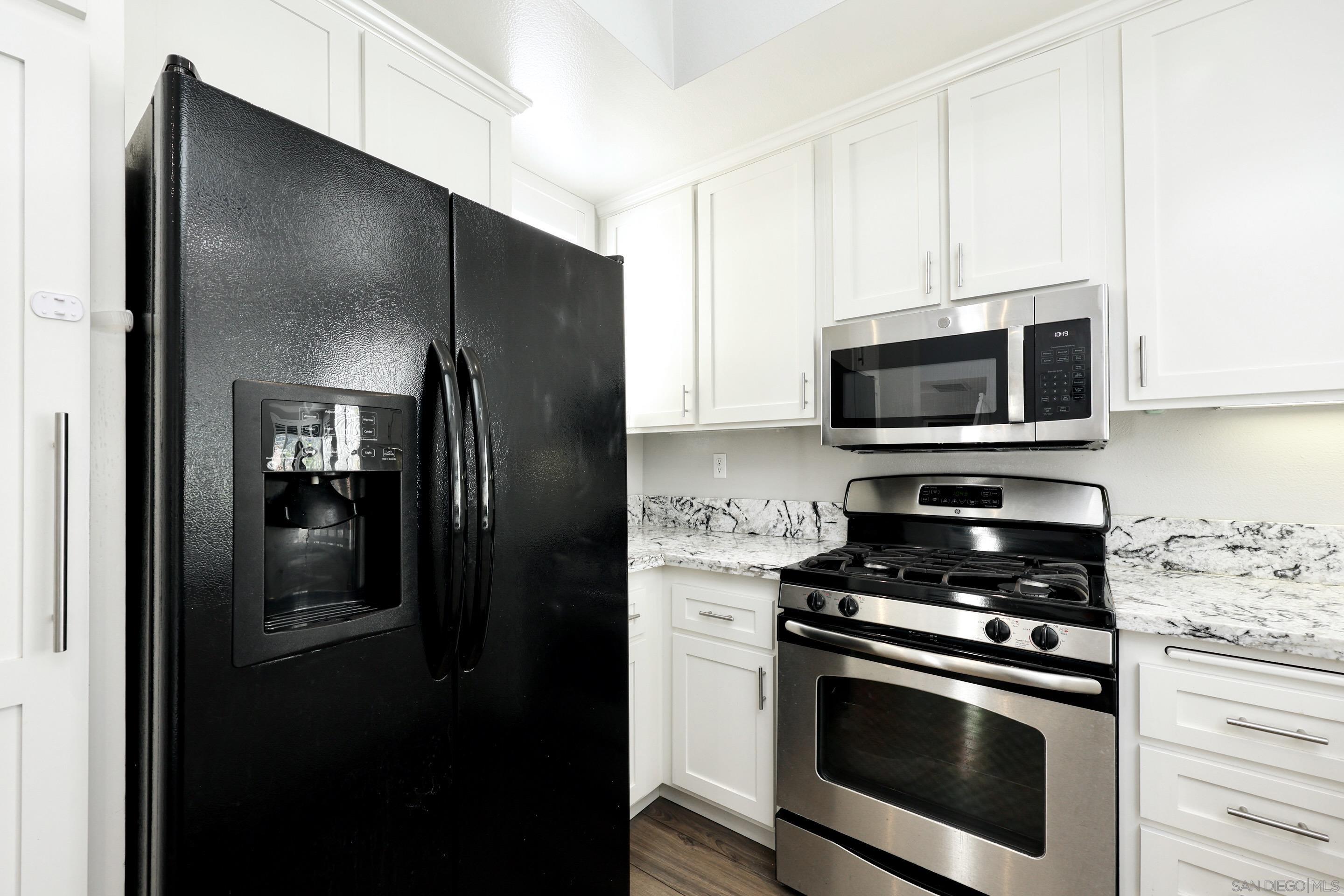 Detail Gallery Image 12 of 41 For 3140  Castelar Court  #202,  Corona,  CA 92882 - 3 Beds | 2 Baths