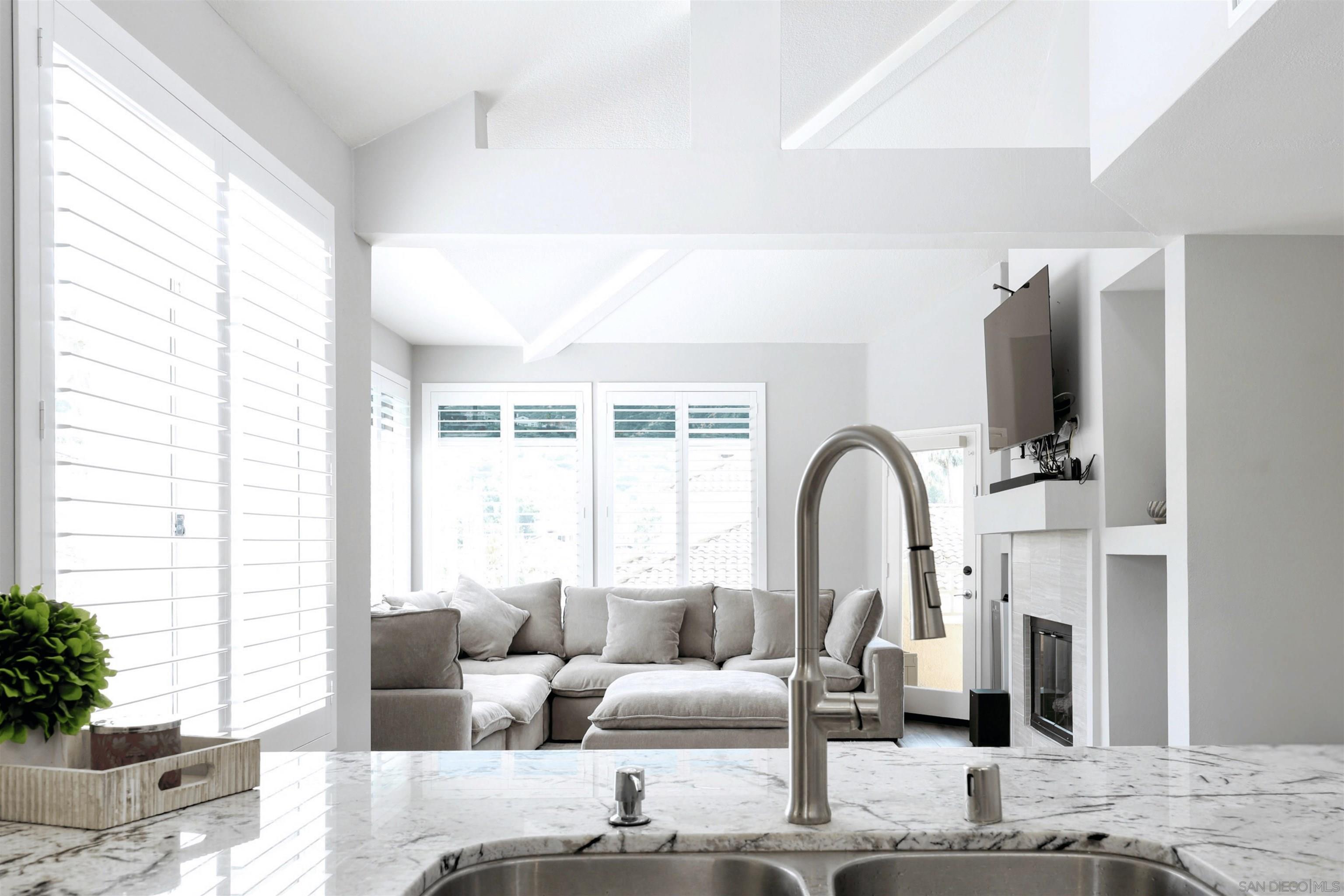 Detail Gallery Image 13 of 41 For 3140  Castelar Court  #202,  Corona,  CA 92882 - 3 Beds | 2 Baths