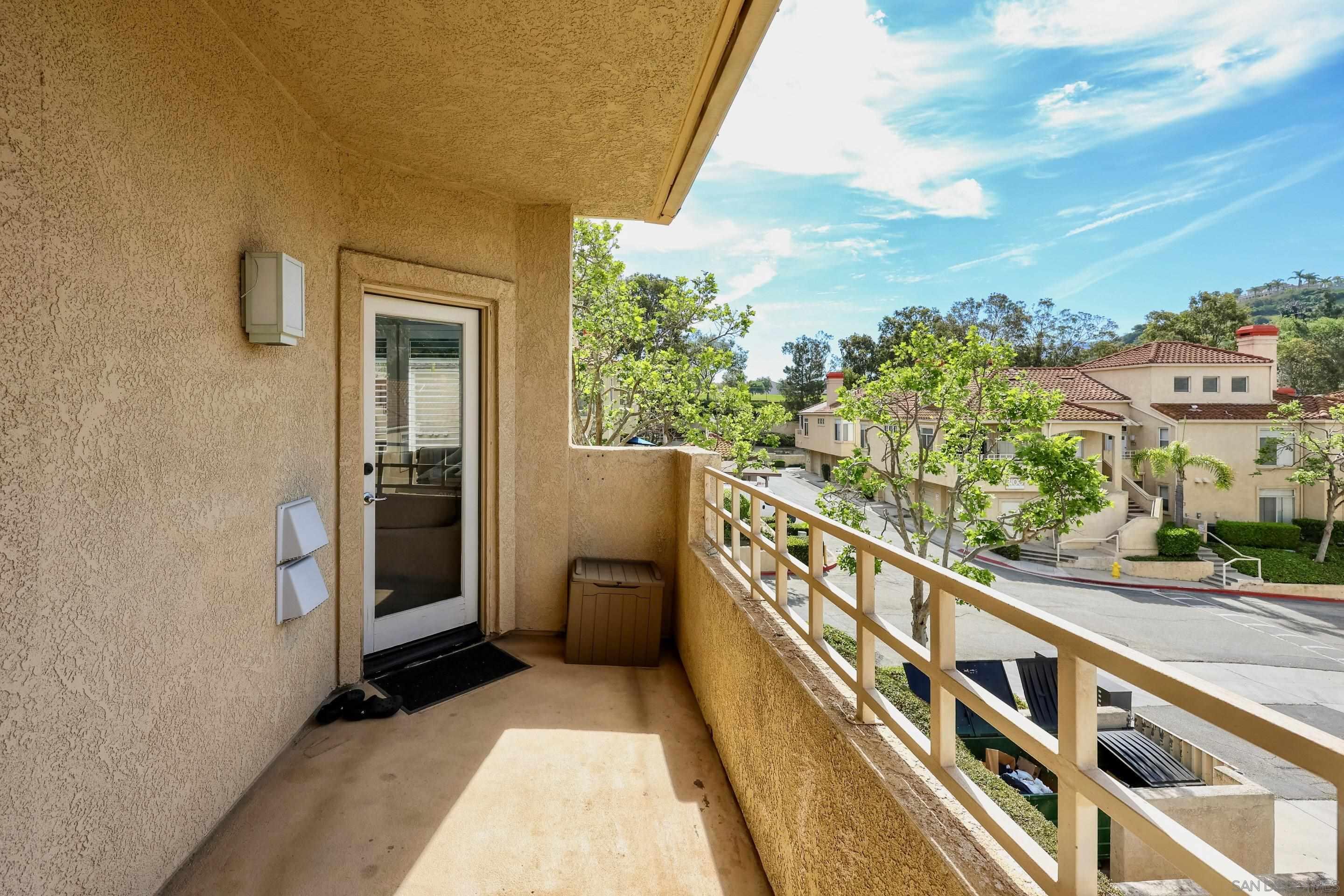 Detail Gallery Image 16 of 41 For 3140  Castelar Court  #202,  Corona,  CA 92882 - 3 Beds | 2 Baths