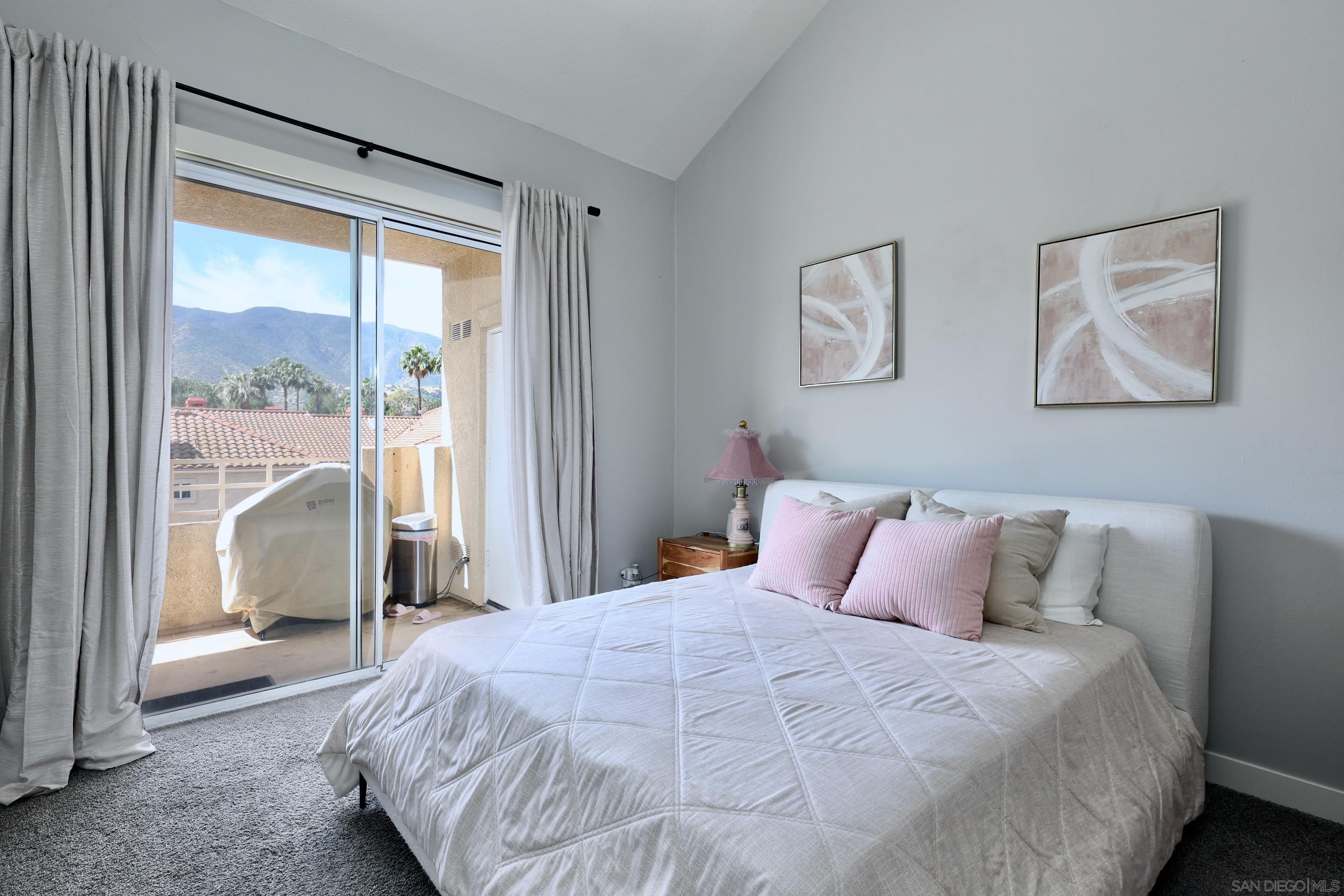 Detail Gallery Image 19 of 41 For 3140  Castelar Court  #202,  Corona,  CA 92882 - 3 Beds | 2 Baths