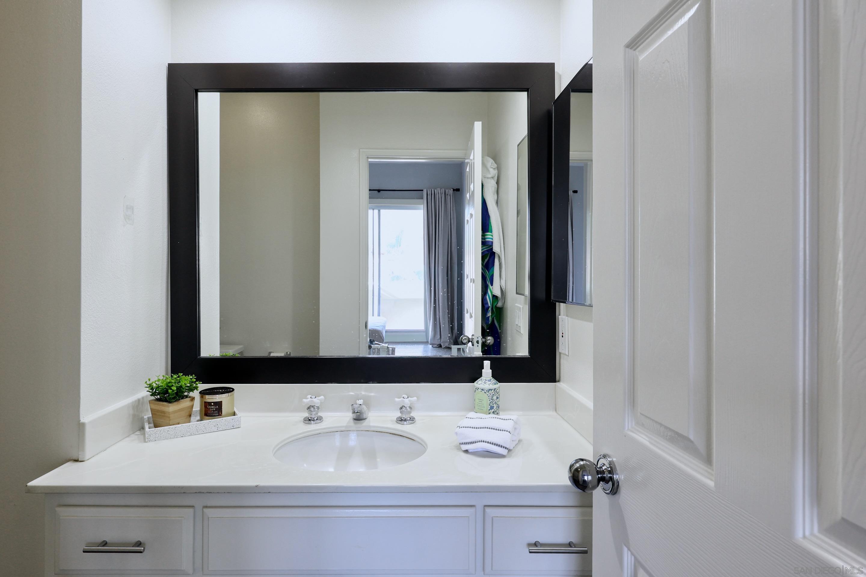 Detail Gallery Image 20 of 41 For 3140  Castelar Court  #202,  Corona,  CA 92882 - 3 Beds | 2 Baths