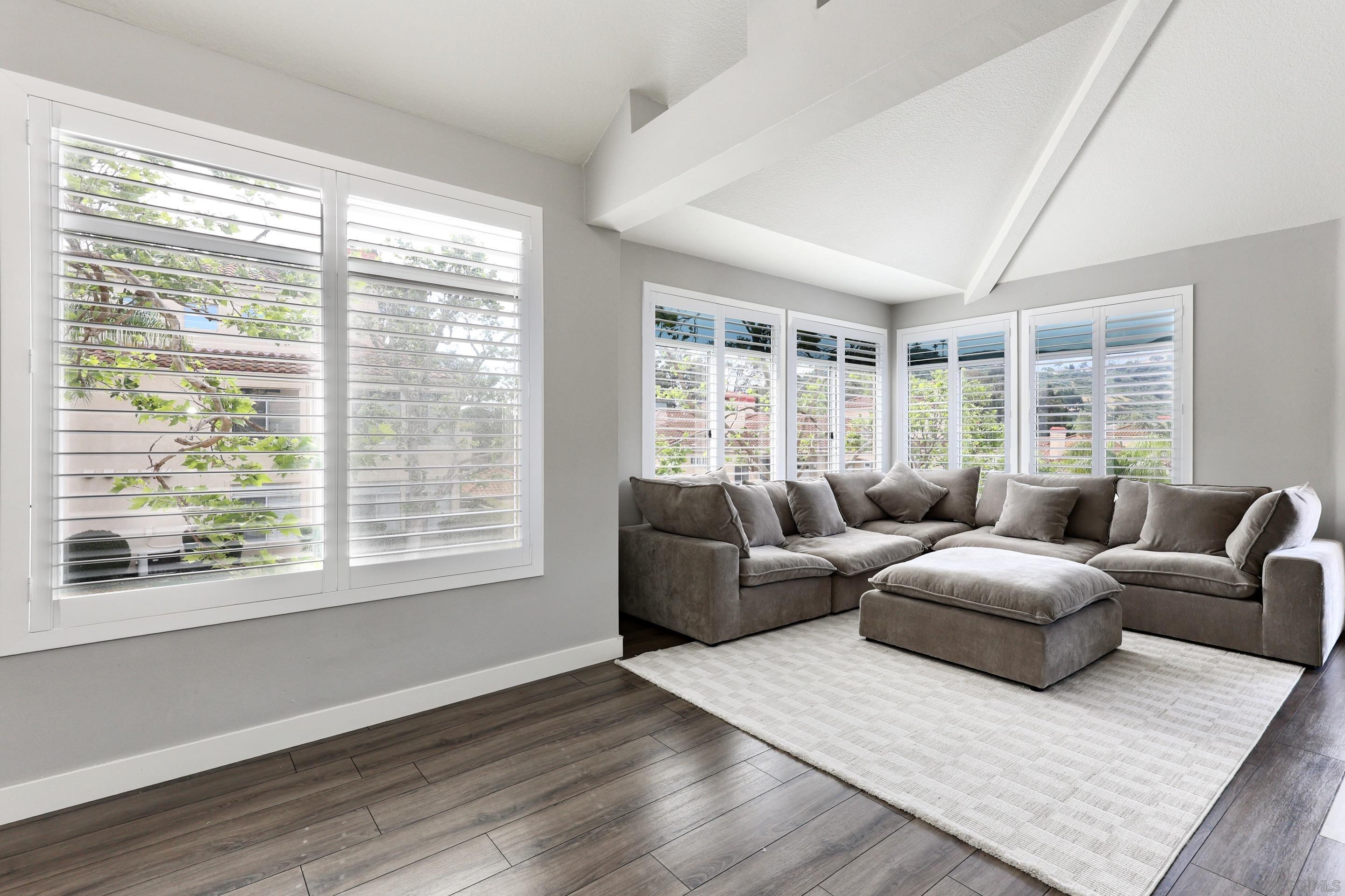 Detail Gallery Image 3 of 41 For 3140  Castelar Court  #202,  Corona,  CA 92882 - 3 Beds | 2 Baths