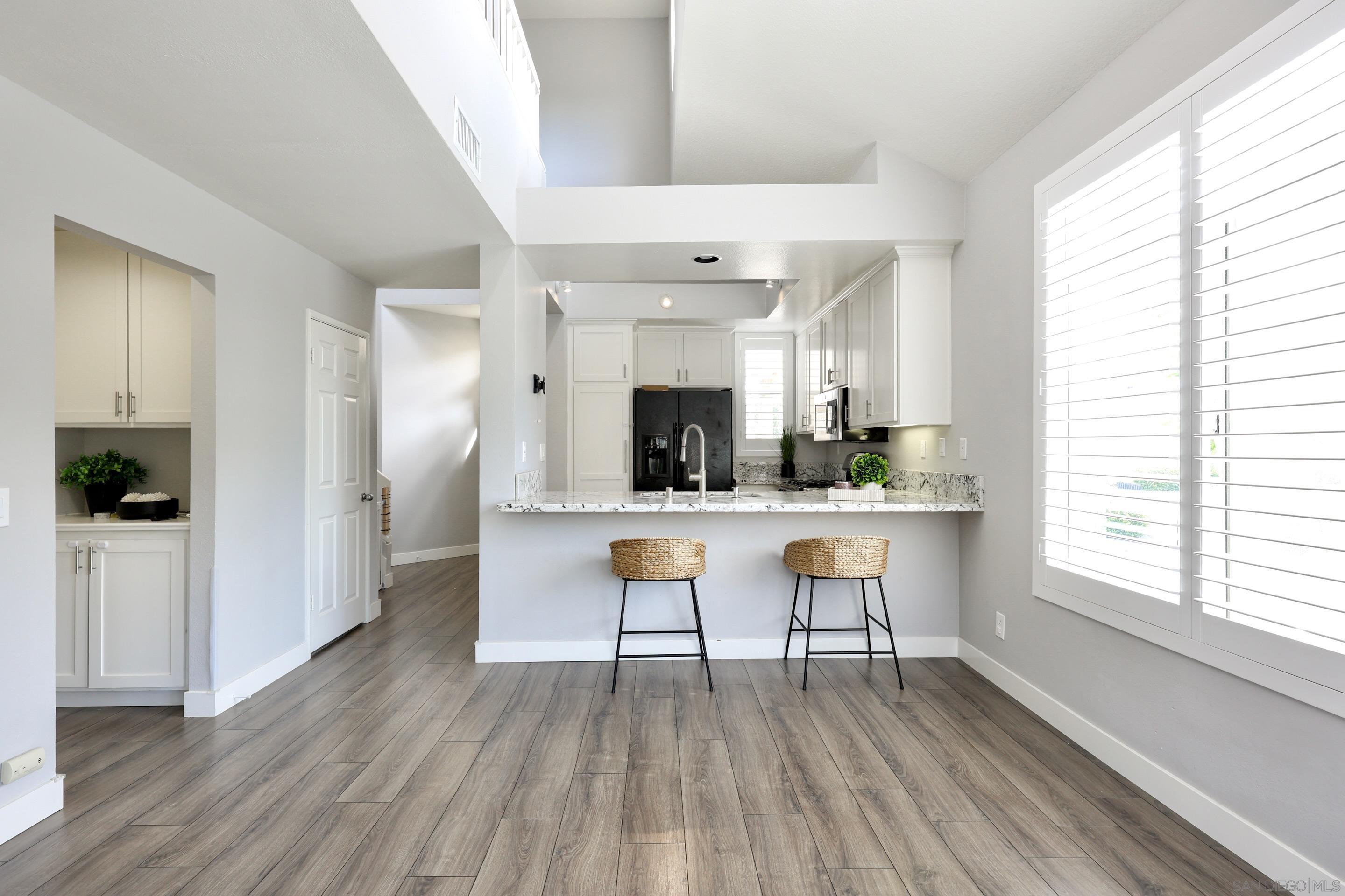 Detail Gallery Image 8 of 41 For 3140  Castelar Court  #202,  Corona,  CA 92882 - 3 Beds | 2 Baths