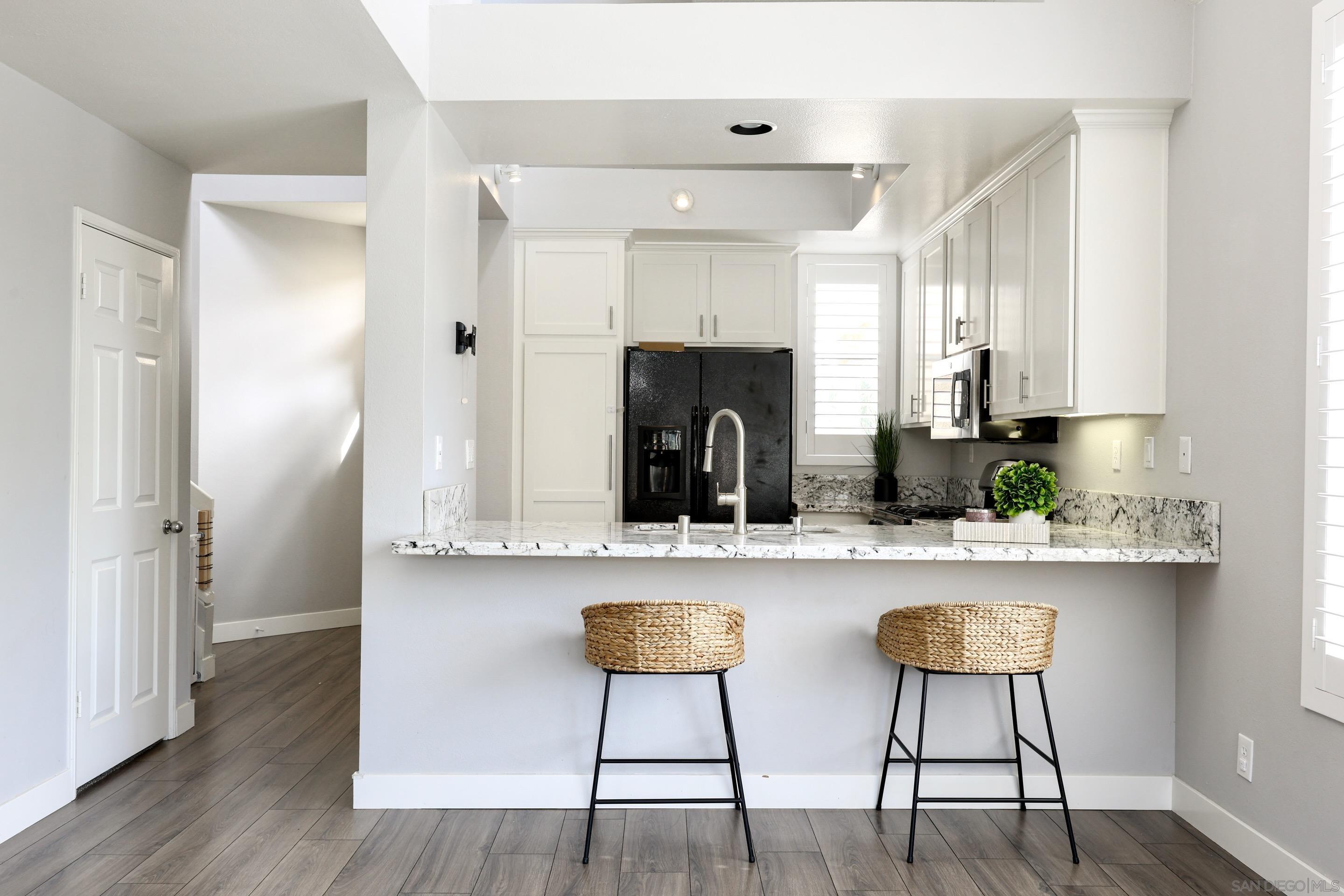 Detail Gallery Image 9 of 41 For 3140  Castelar Court  #202,  Corona,  CA 92882 - 3 Beds | 2 Baths