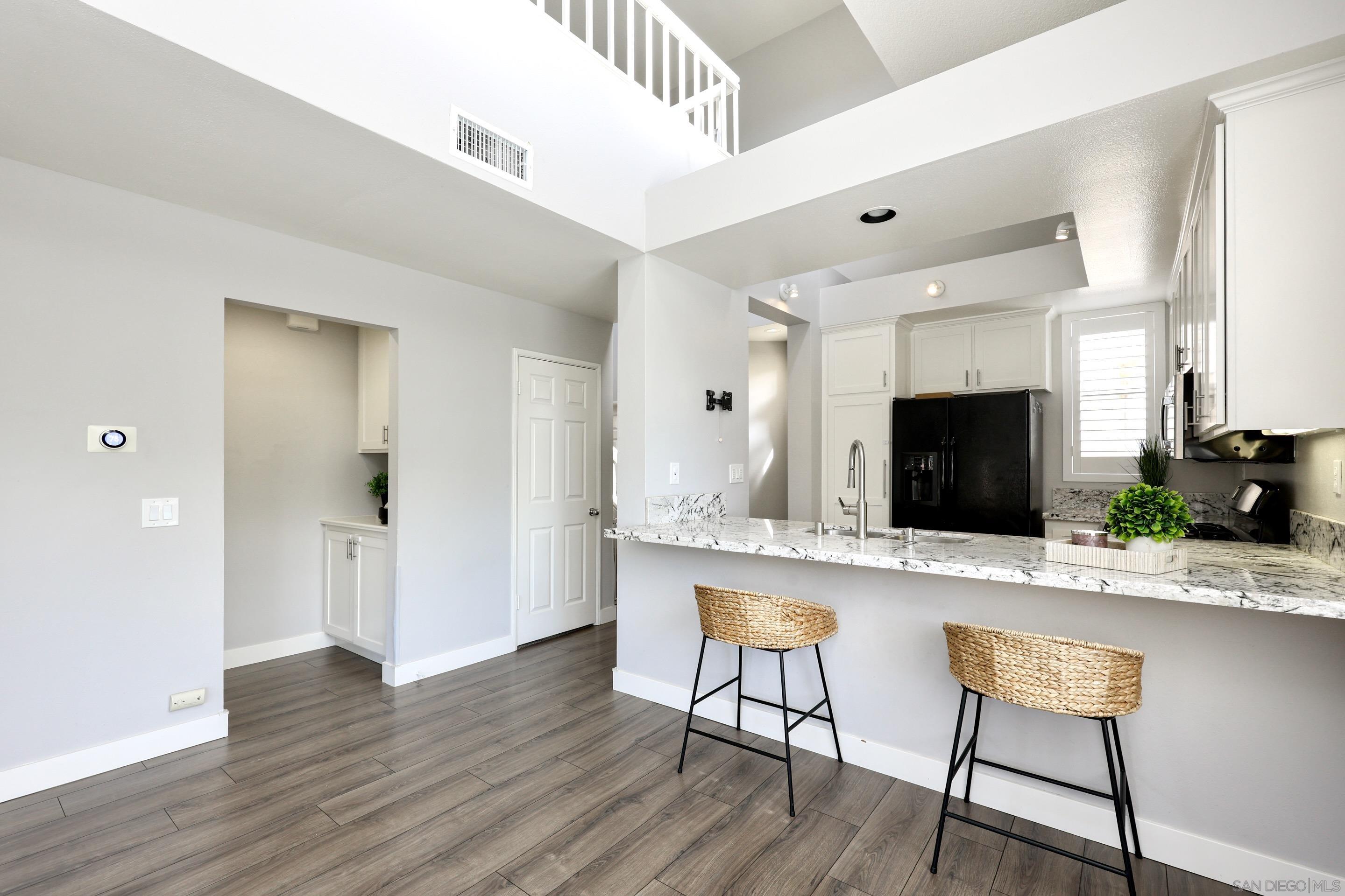 Detail Gallery Image 10 of 41 For 3140  Castelar Court  #202,  Corona,  CA 92882 - 3 Beds | 2 Baths