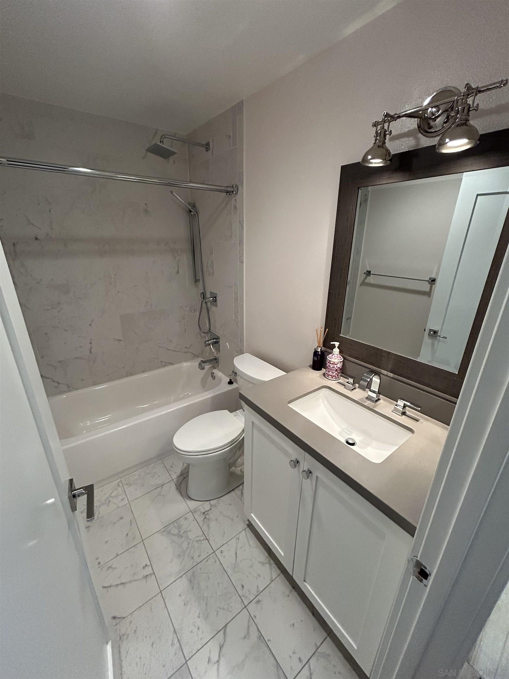 Detail Gallery Image 14 of 28 For 4672  Kansas Street  #3,  San Diego,  CA 92116 - 3 Beds | 2 Baths