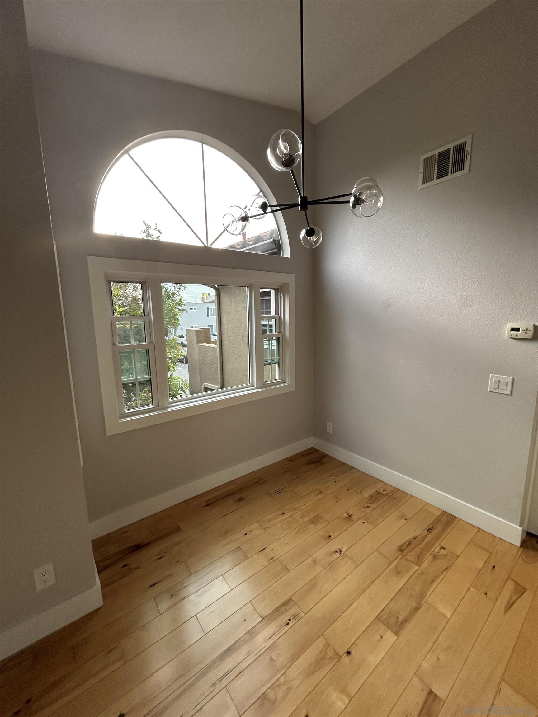 Detail Gallery Image 4 of 28 For 4672  Kansas Street  #3,  San Diego,  CA 92116 - 3 Beds | 2 Baths