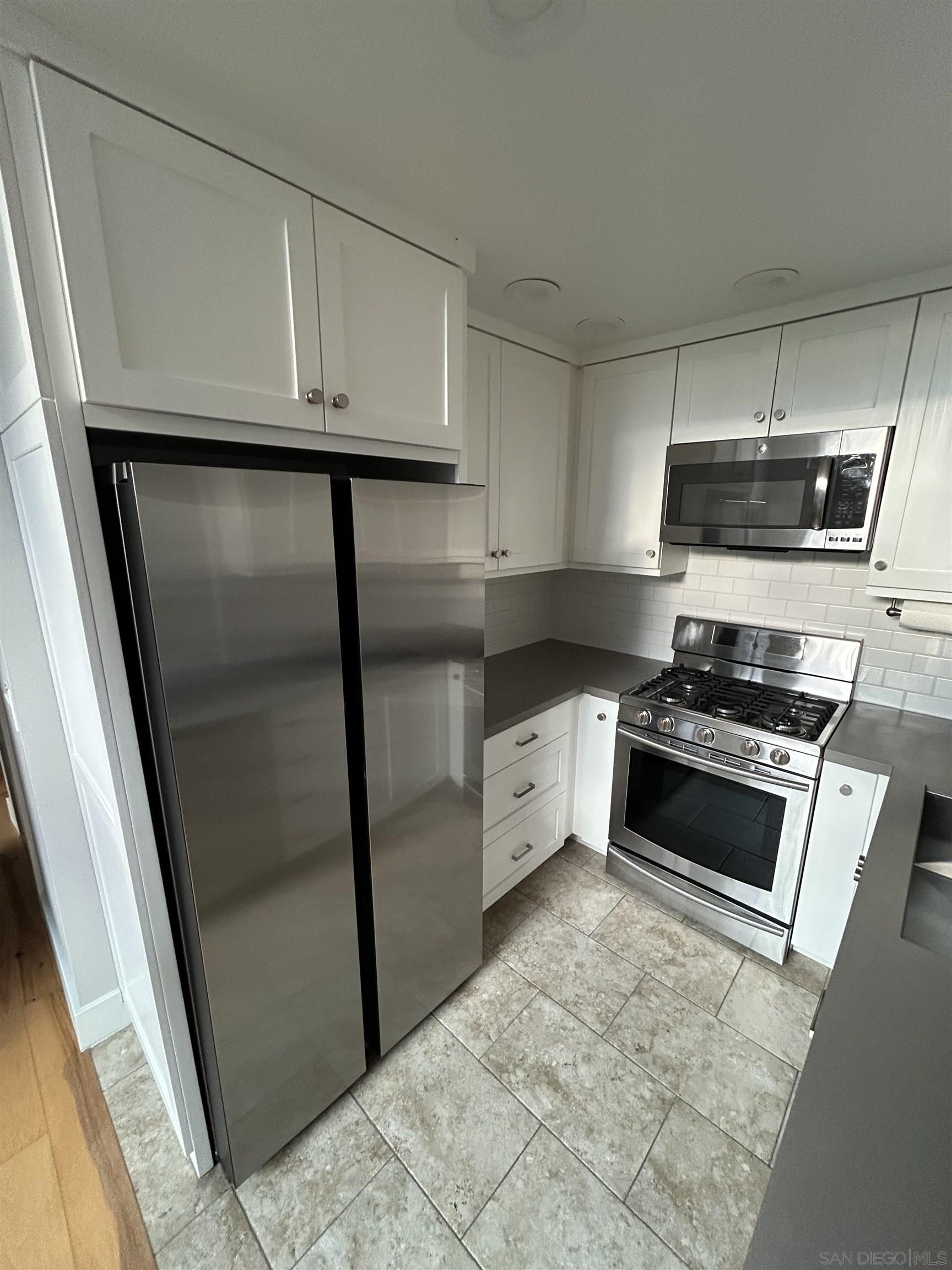 Detail Gallery Image 7 of 28 For 4672  Kansas Street  #3,  San Diego,  CA 92116 - 3 Beds | 2 Baths