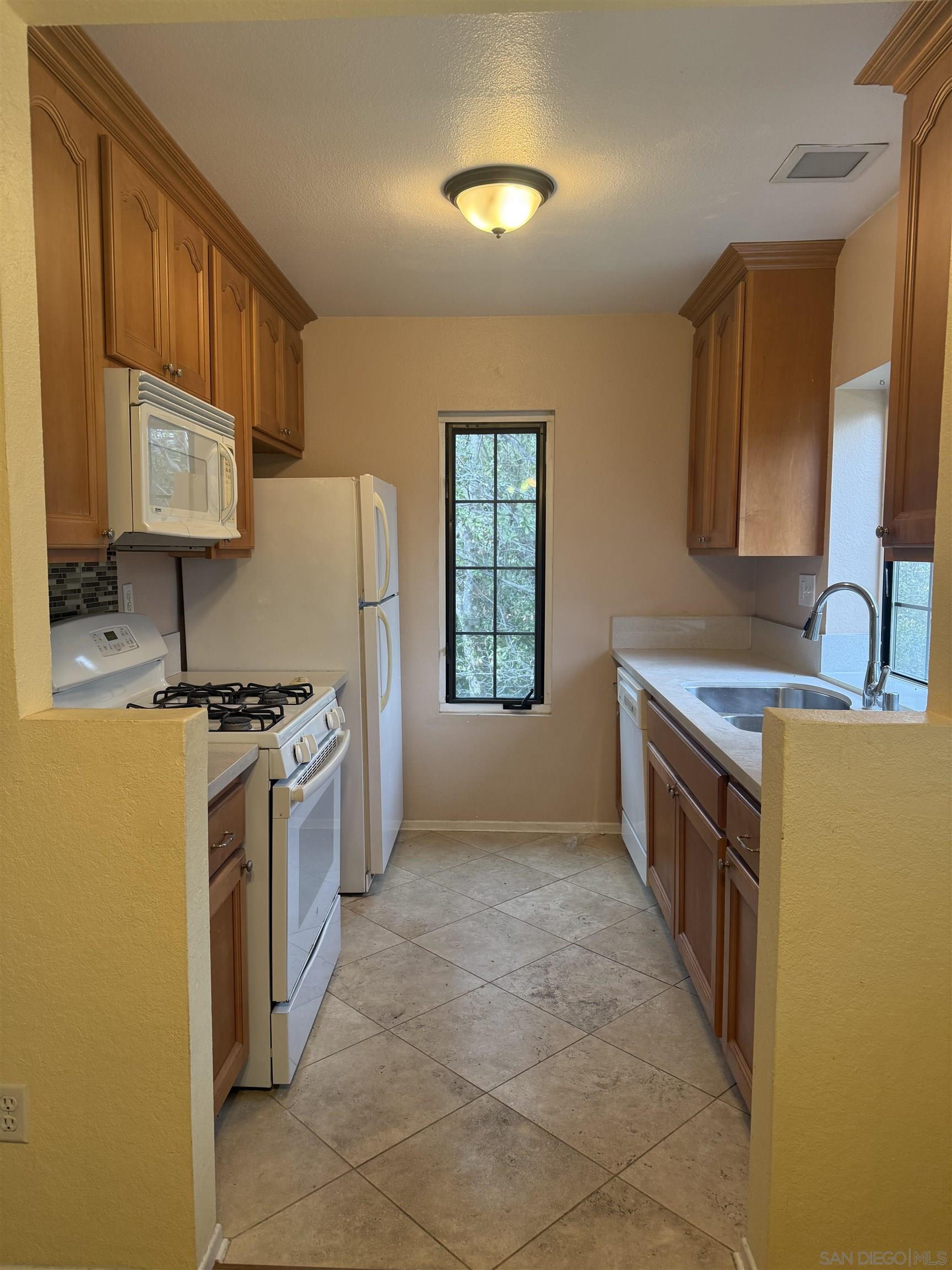 Detail Gallery Image 10 of 42 For 13294  Wimberly  228, San Diego,  CA 92128 - 2 Beds | 2 Baths
