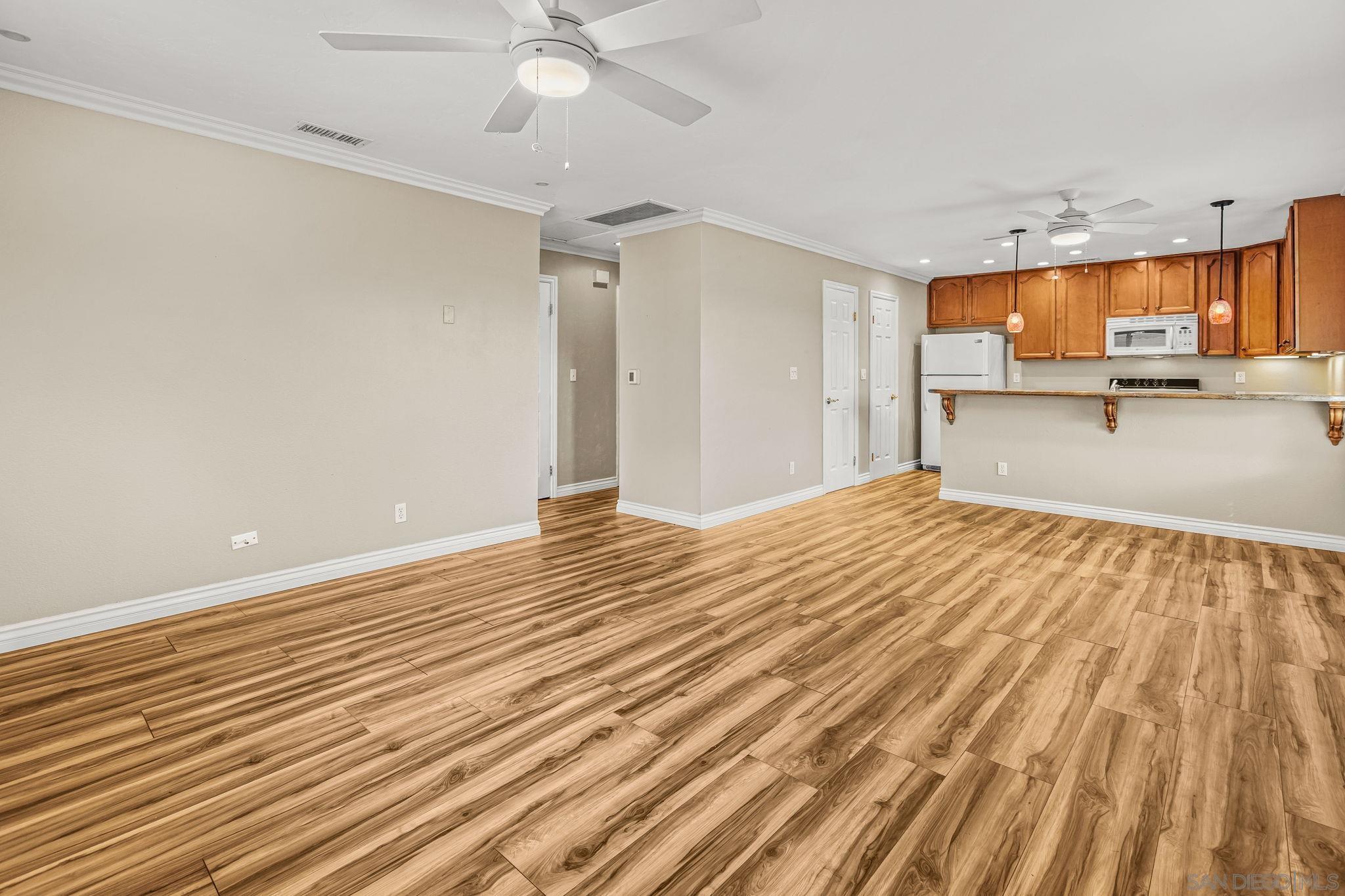 Detail Gallery Image 2 of 22 For 10401  Caminito Rimini, San Diego,  CA 92129 - 2 Beds | 1 Baths