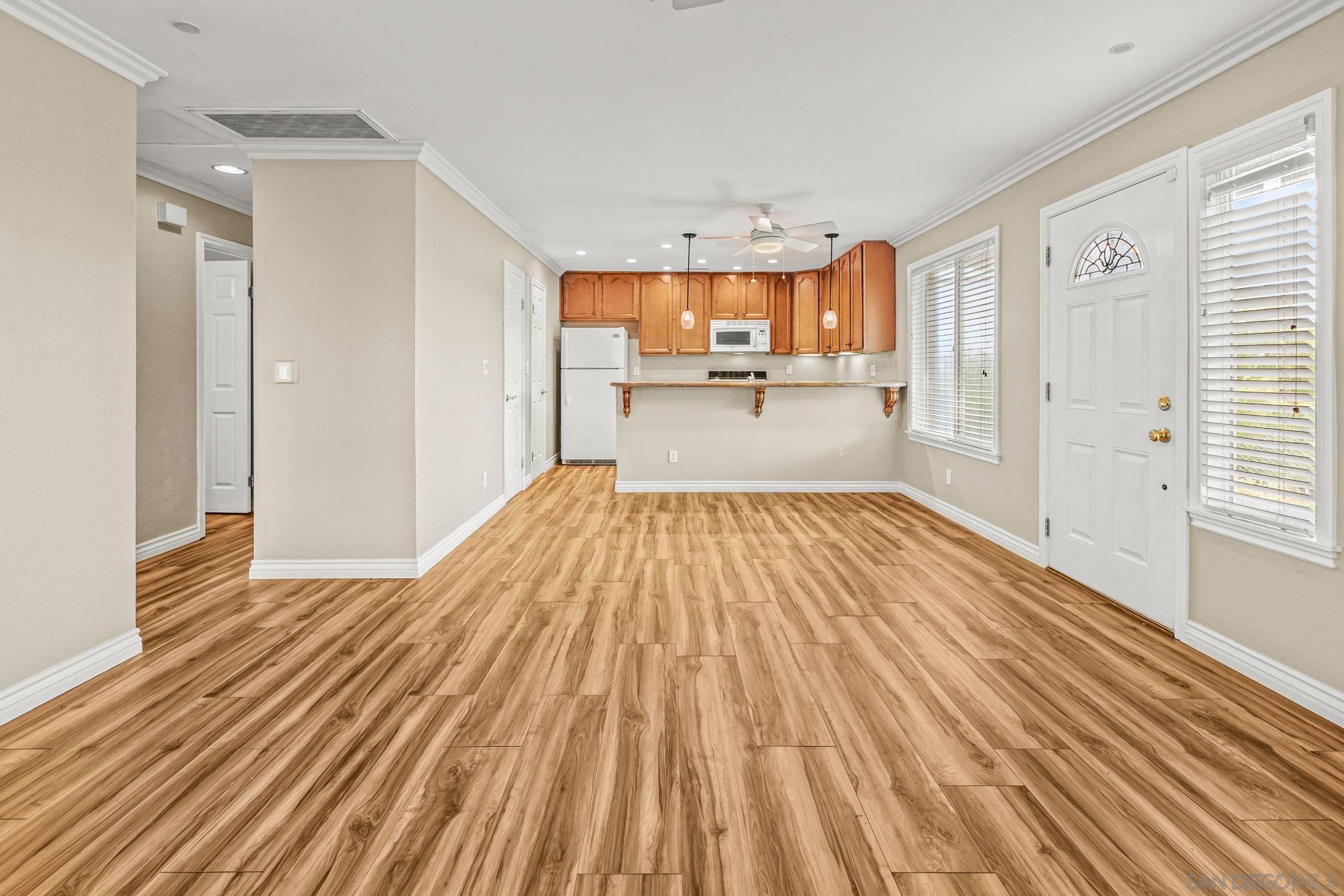 Detail Gallery Image 5 of 22 For 10401  Caminito Rimini, San Diego,  CA 92129 - 2 Beds | 1 Baths