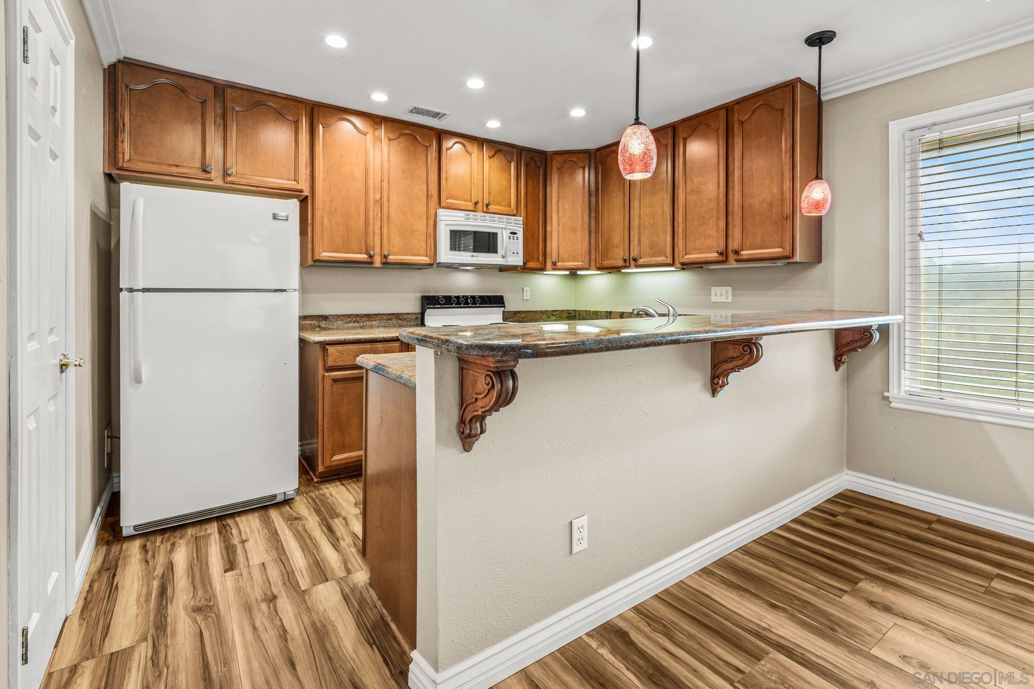 Detail Gallery Image 6 of 22 For 10401  Caminito Rimini, San Diego,  CA 92129 - 2 Beds | 1 Baths