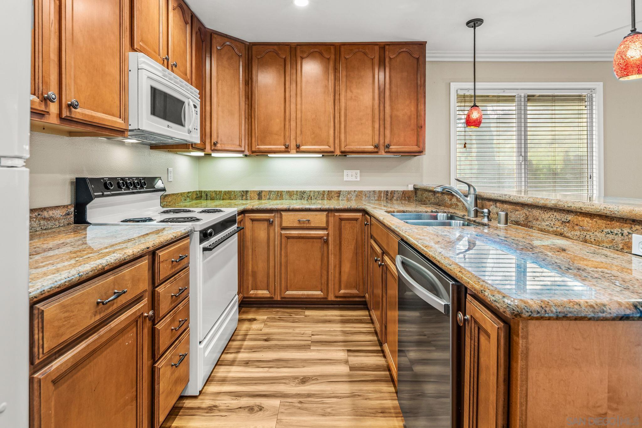 Detail Gallery Image 7 of 22 For 10401  Caminito Rimini, San Diego,  CA 92129 - 2 Beds | 1 Baths