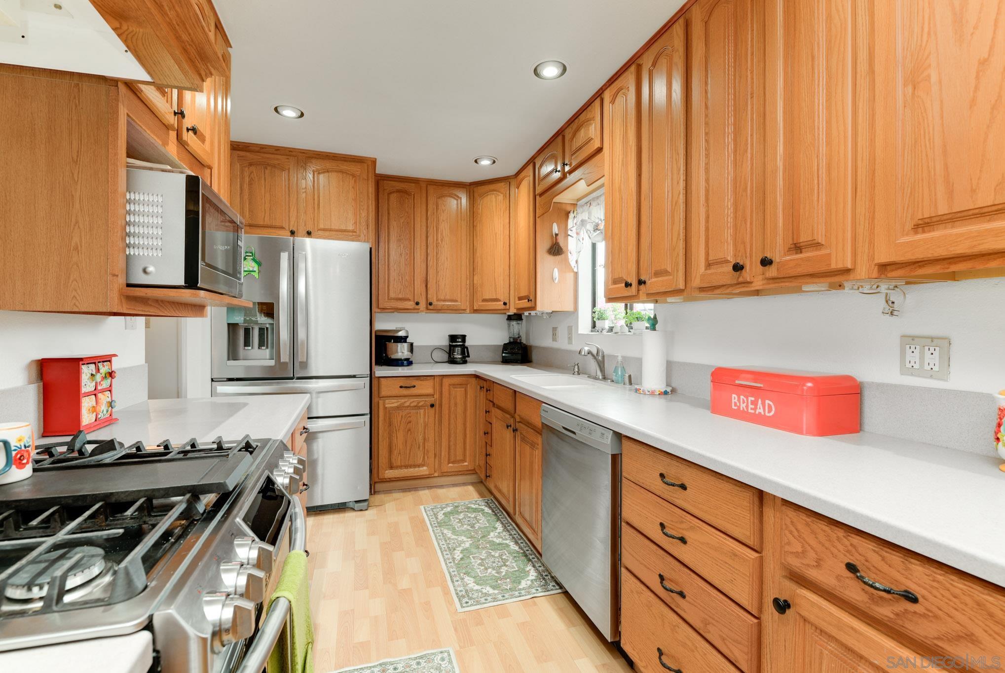 Detail Gallery Image 3 of 24 For 567  Brighthaven, El Cajon,  CA 92019 - 3 Beds | 1/1 Baths